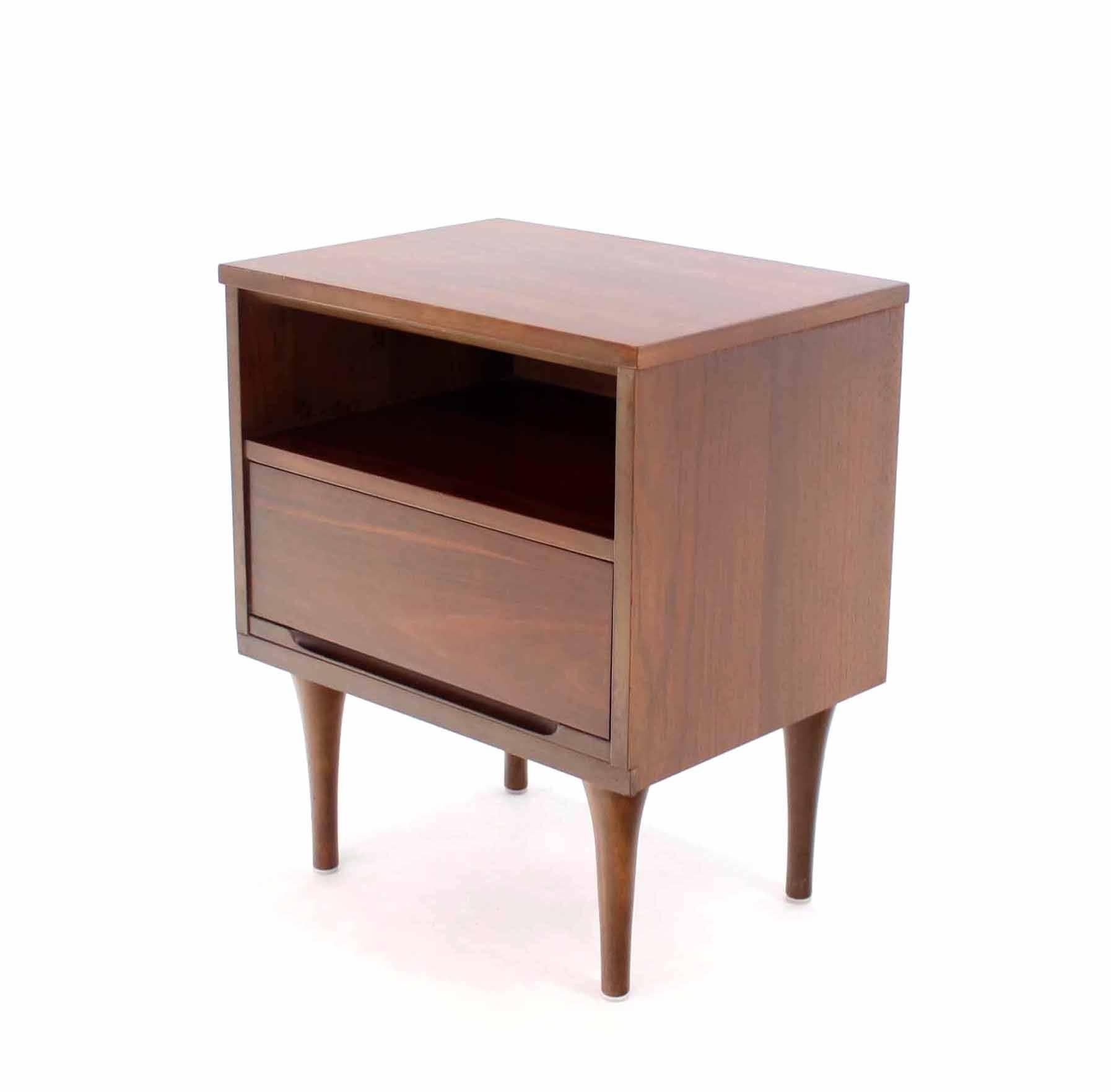 American Pair of Mid-Century Walnut One Drawer End Tables Nightstands