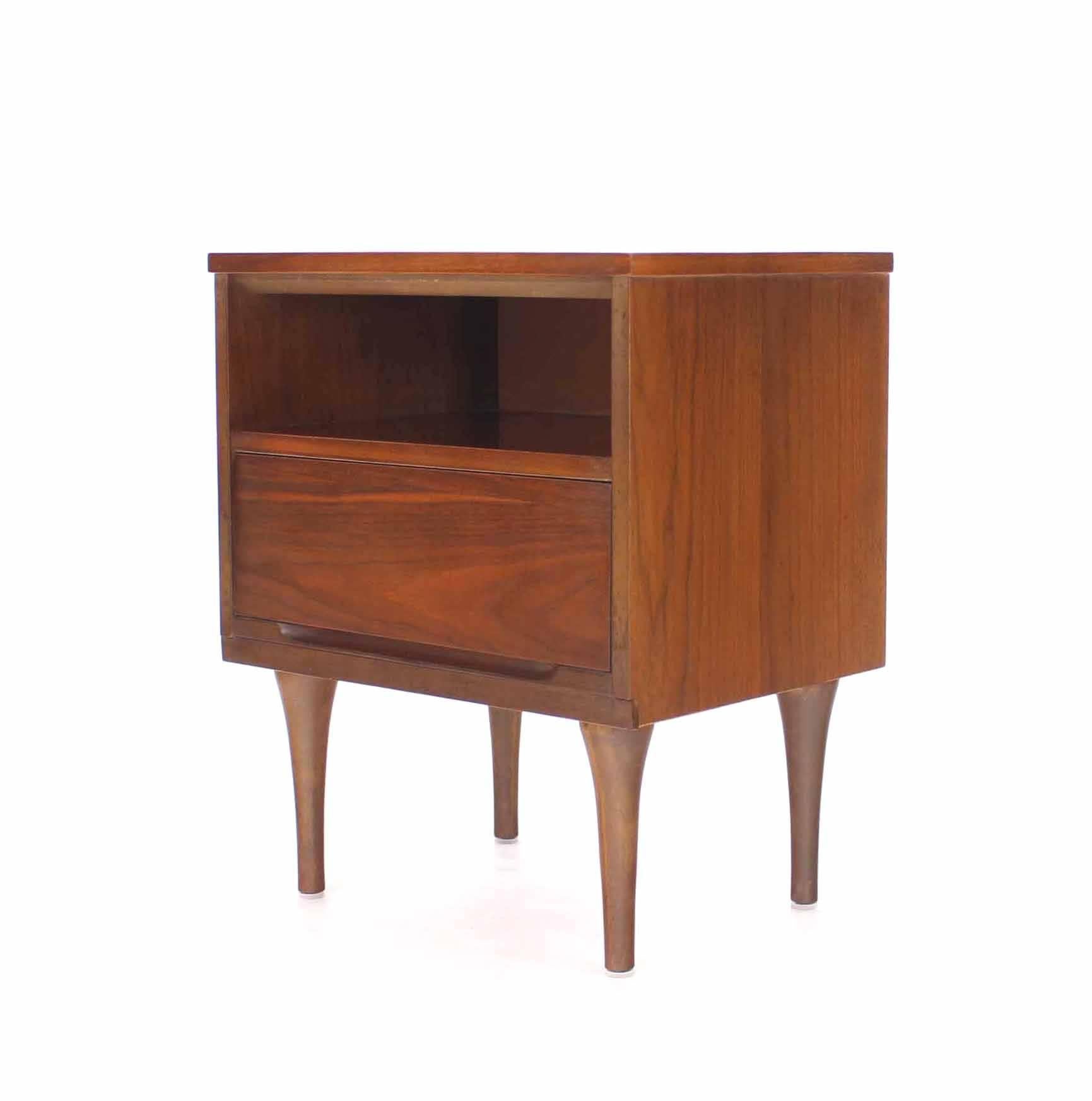 20th Century Pair of Mid-Century Walnut One Drawer End Tables Nightstands