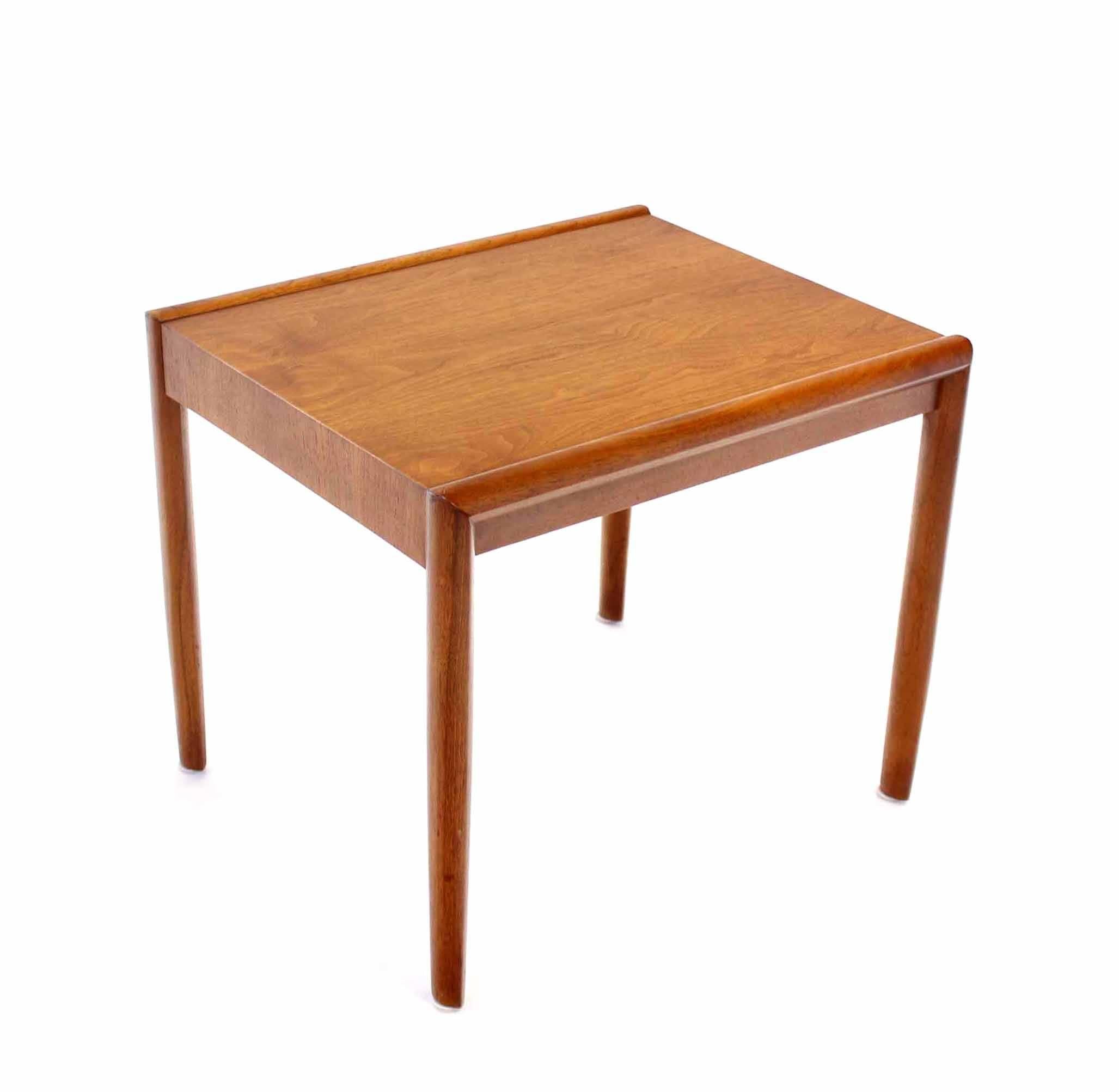 Set of Three Walnut Mid Century Modern Nesting Tables In Excellent Condition For Sale In Rockaway, NJ