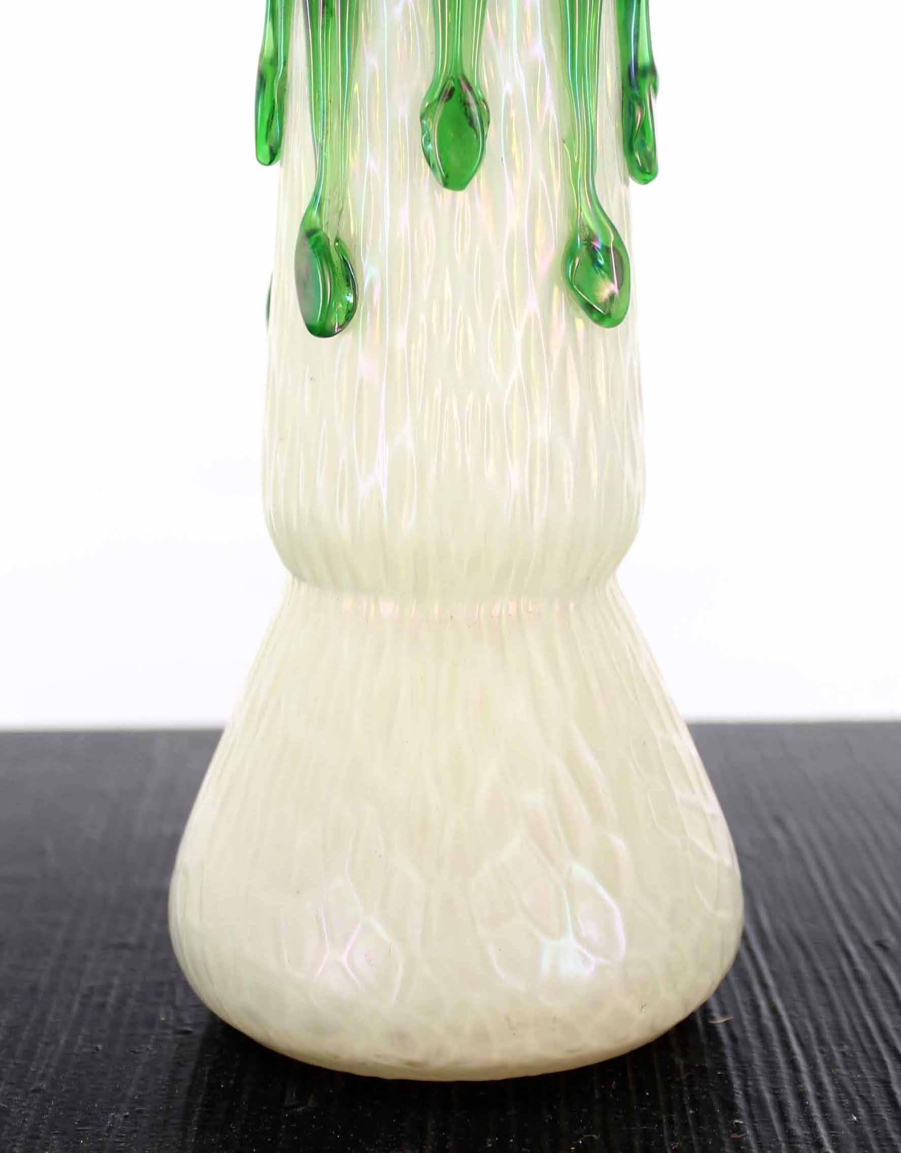 Mid-Century Modern Green Pearl Iridescent Art Glass Vase For Sale