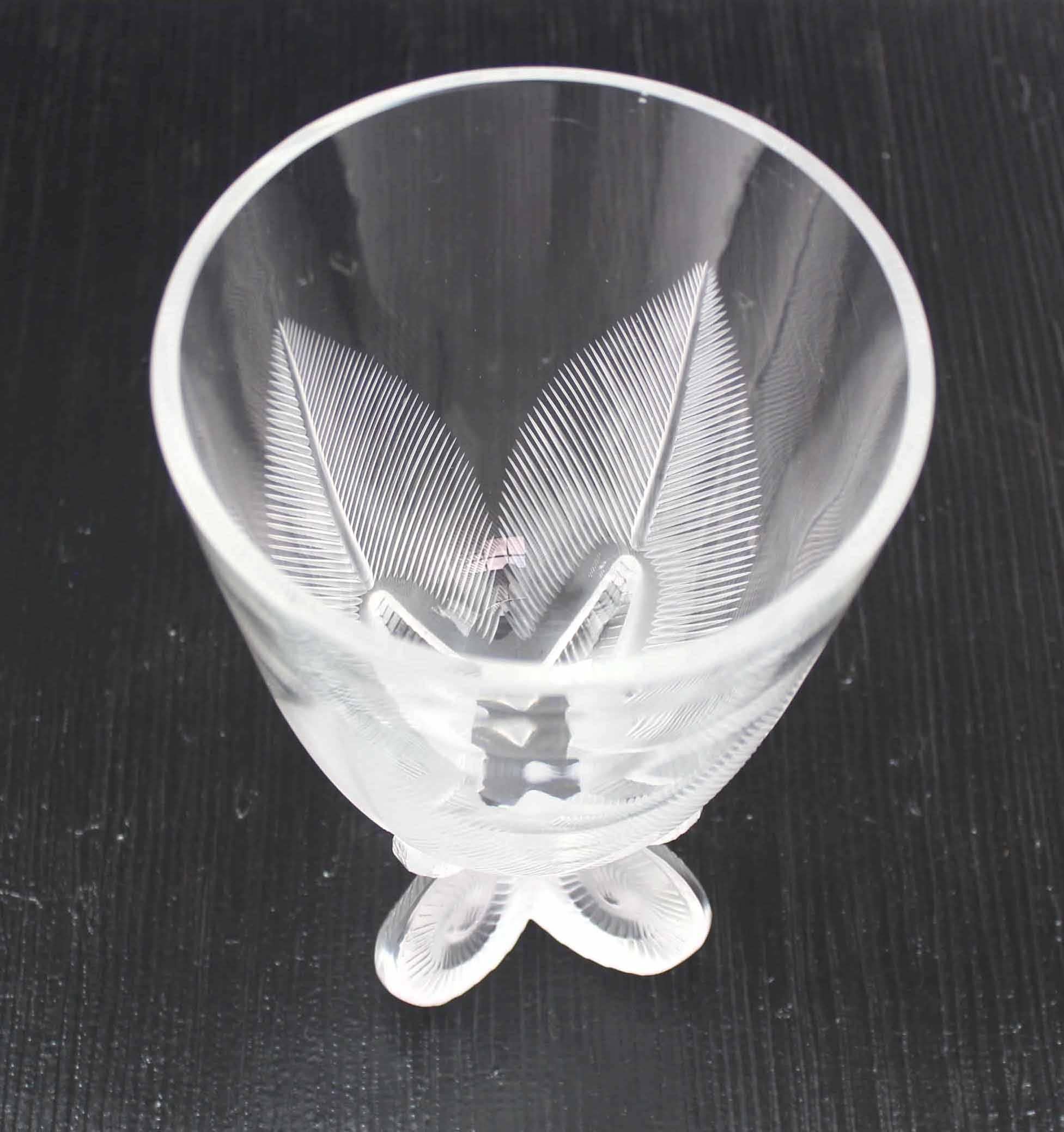 Buriné Vase en verre signé Lalique en vente