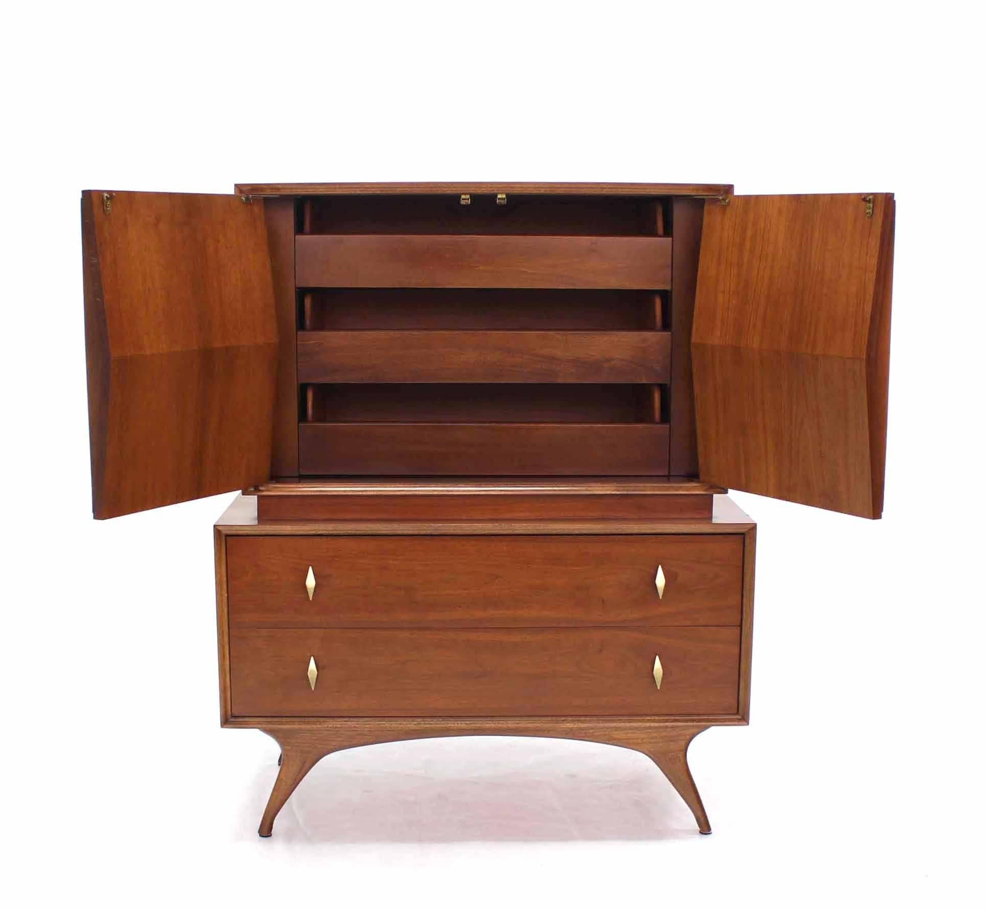 Diamond Pattern Mid-Century Modern Gentlemen’s Chest In Excellent Condition In Rockaway, NJ