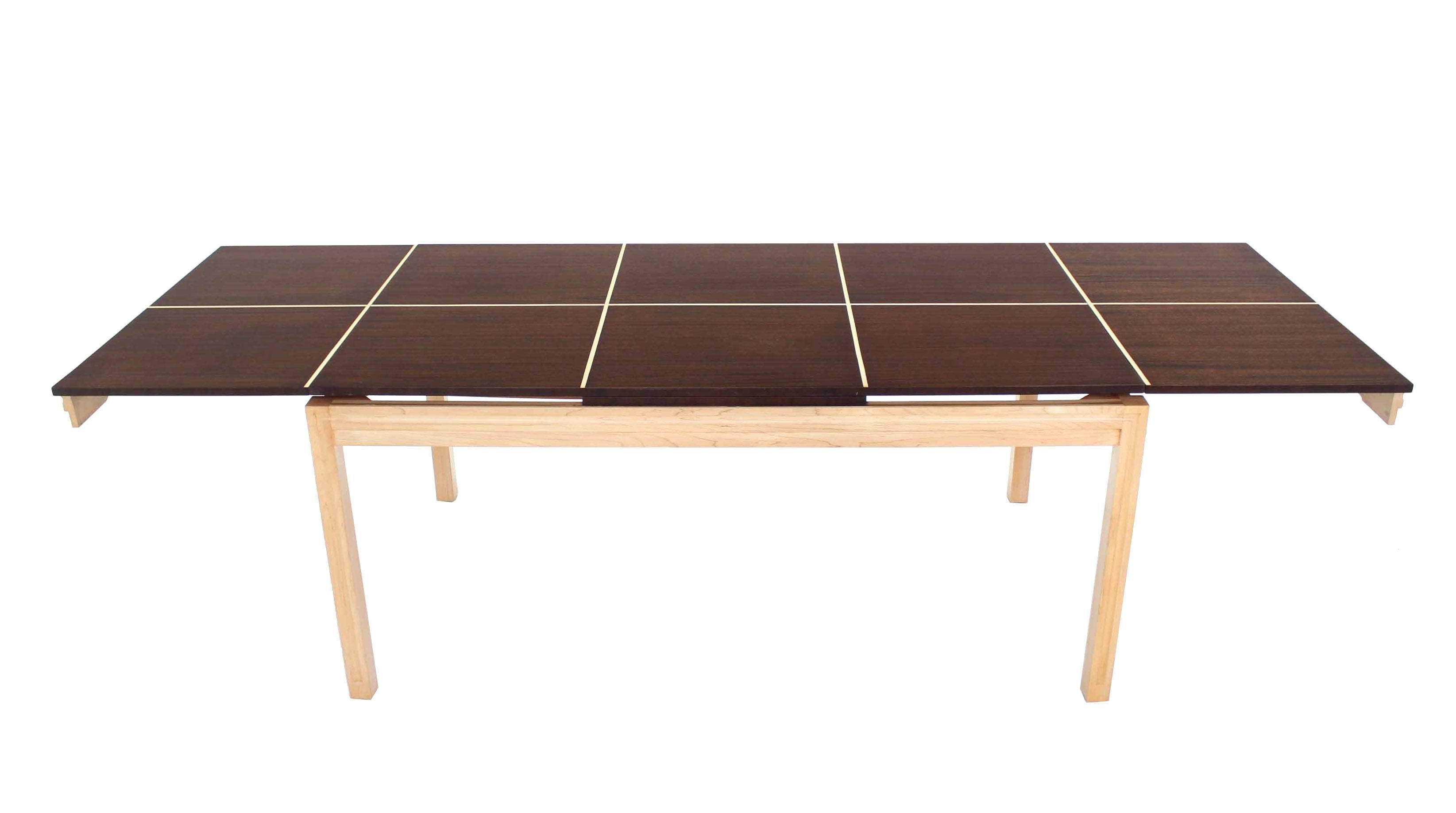 Très belle table de salle à manger rectangulaire moderne du milieu du siècle avec 2 feuilles de 21