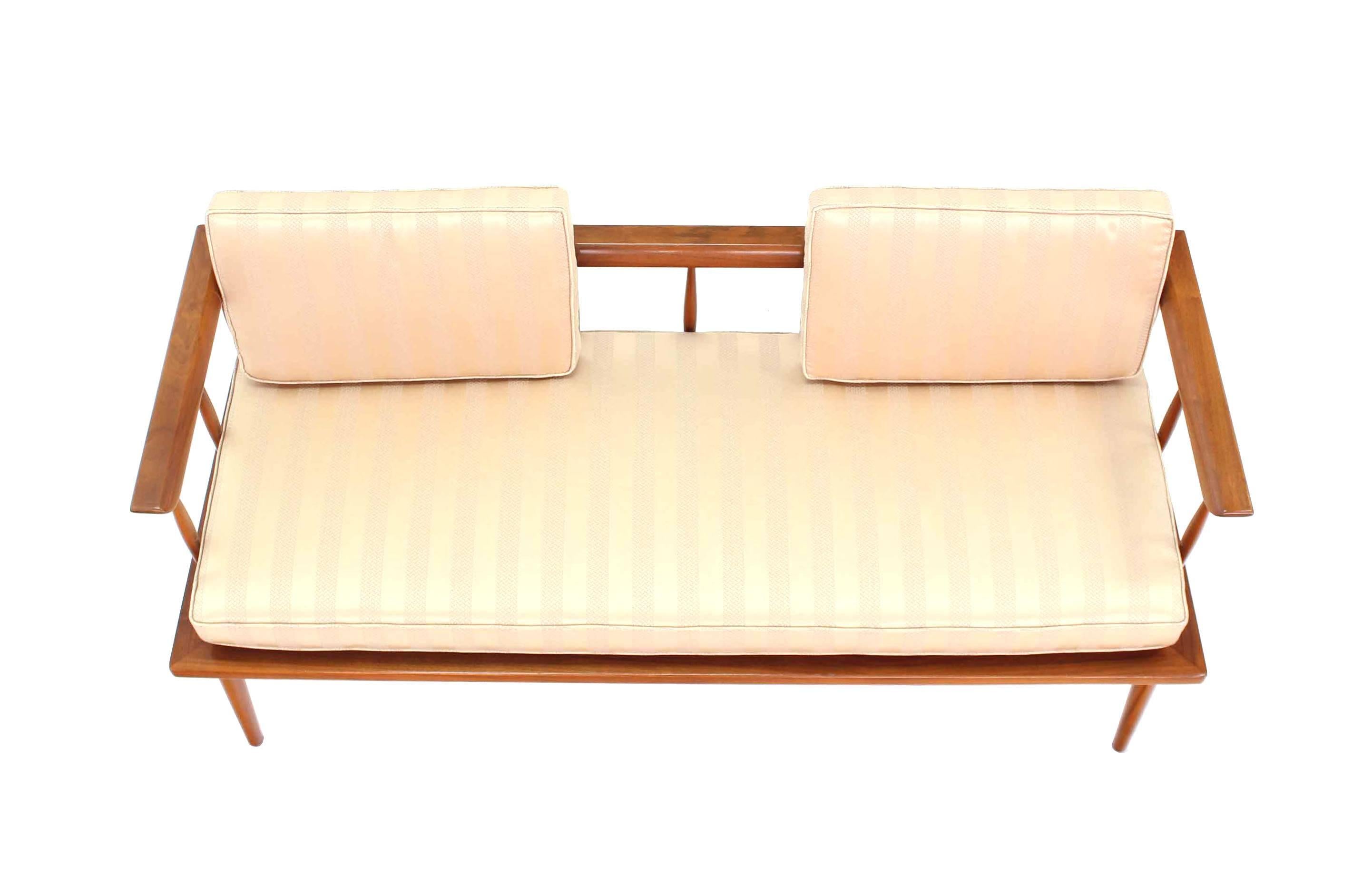 shaker style couch