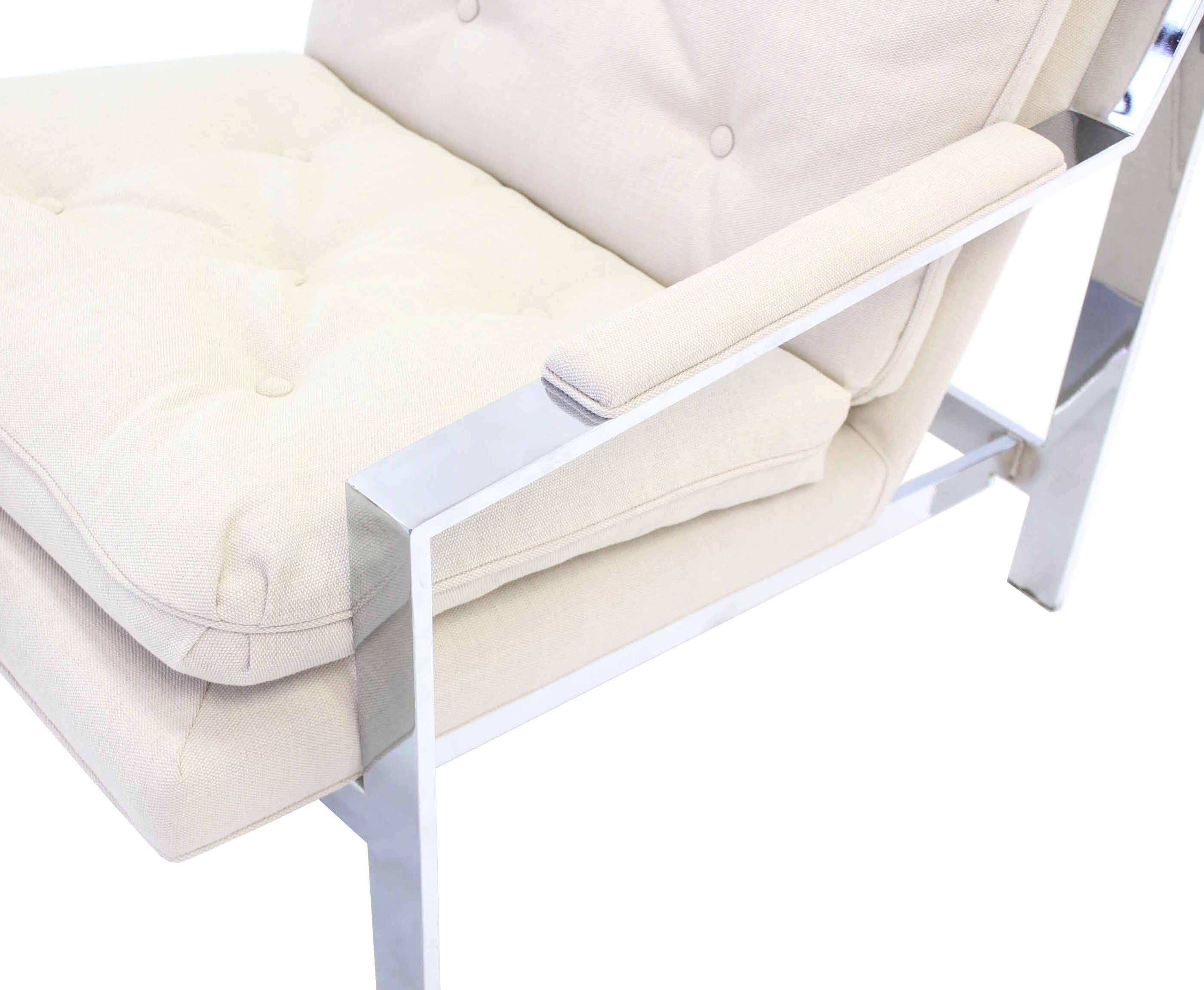 Américain Paire de fauteuils de salon chromés avec nouveau tissu d'ameublement  en vente