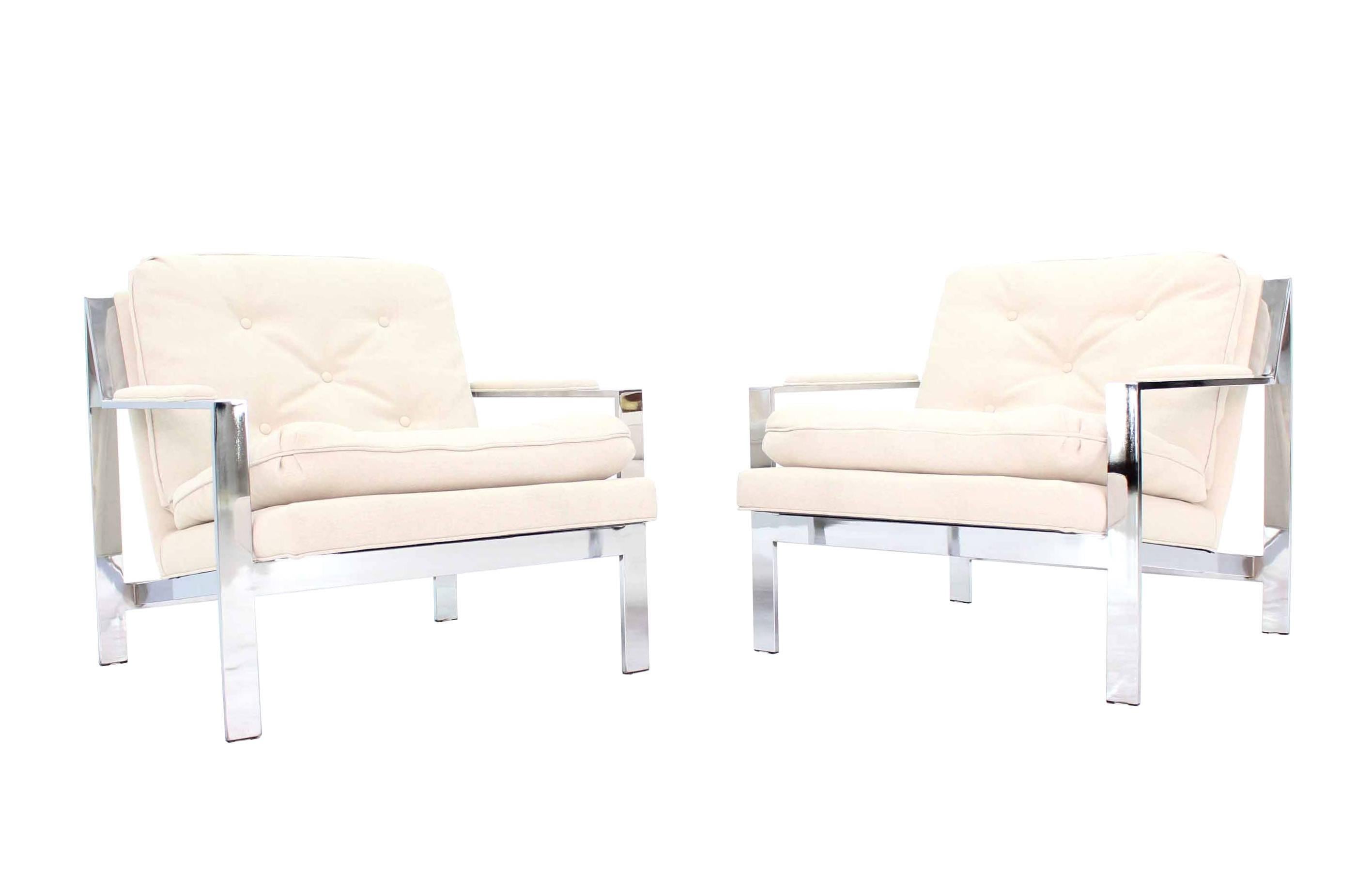 Paire de fauteuils de salon chromés avec nouveau tissu d'ameublement  Excellent état - En vente à Rockaway, NJ