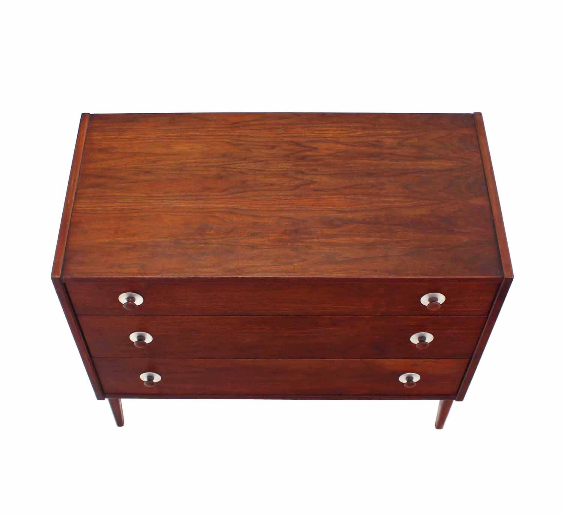 bachelor chest modern