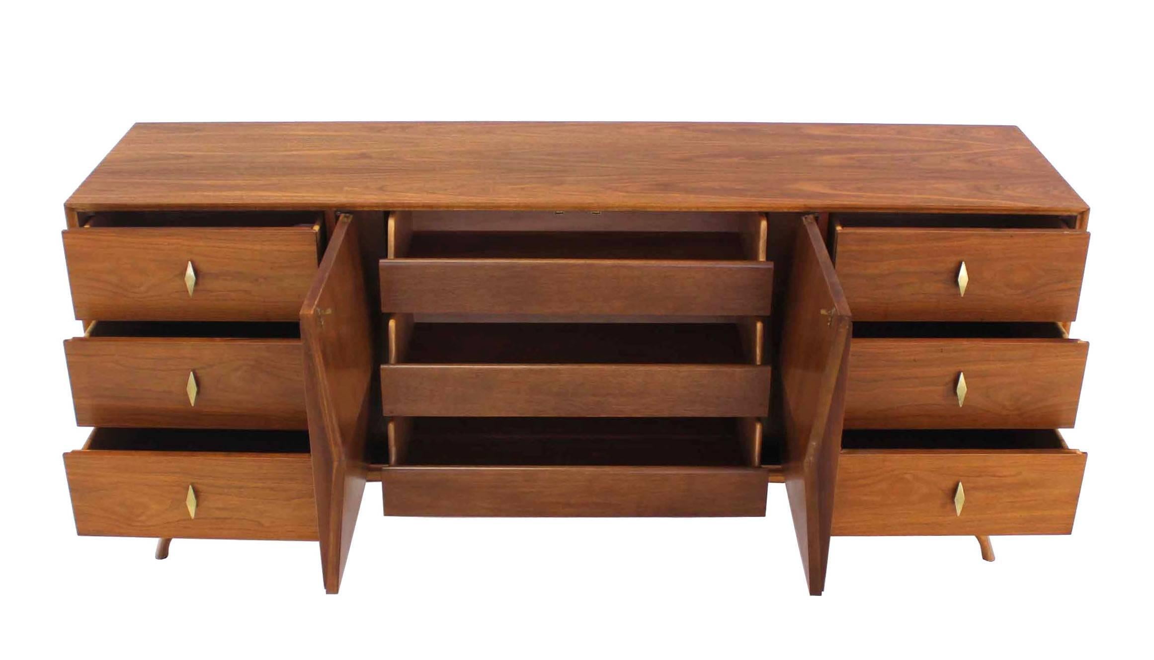 Diamond Pattern Mid-Century Modern Long Dresser In Excellent Condition In Rockaway, NJ