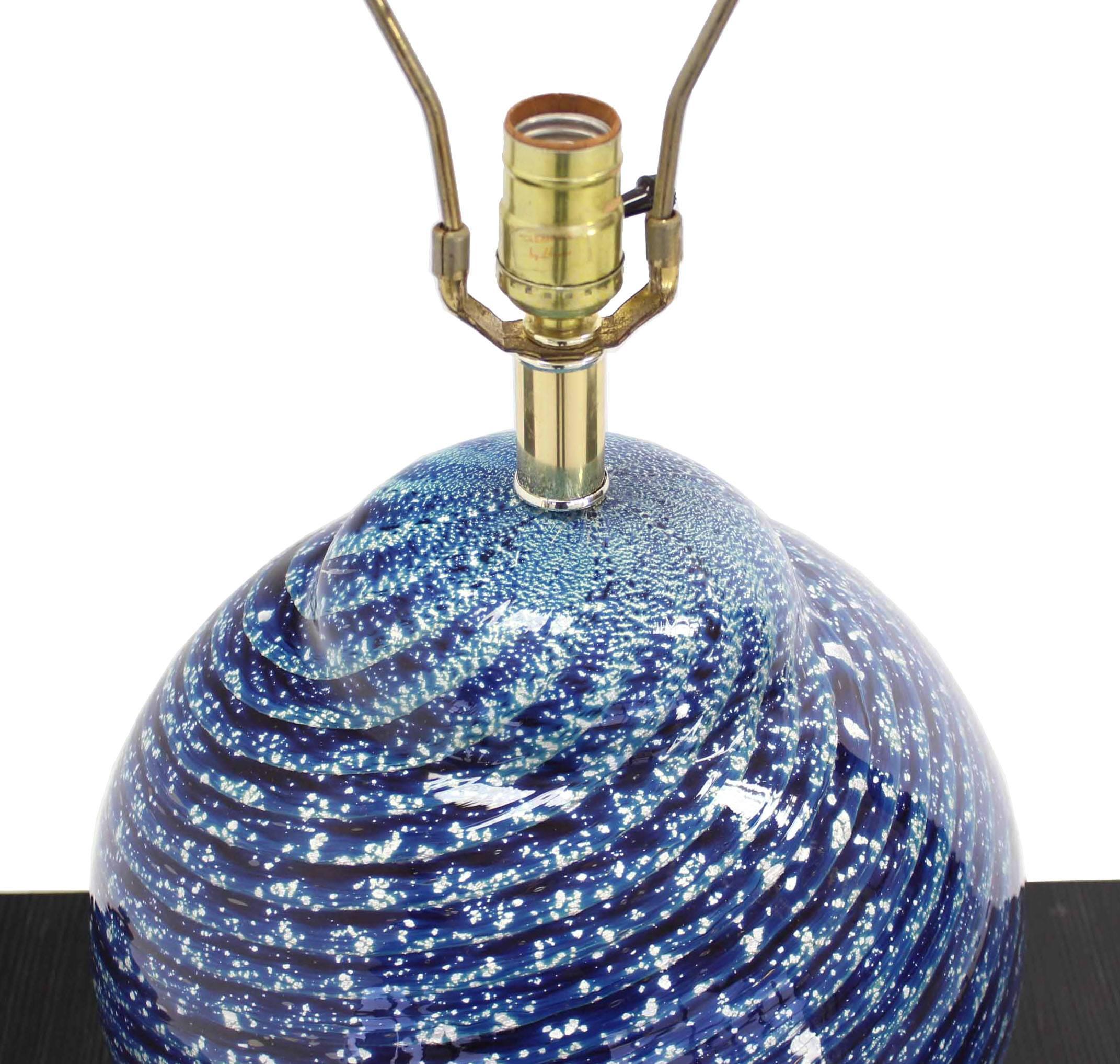Large Blue Art Glass Globe Table Lamp In Excellent Condition In Rockaway, NJ