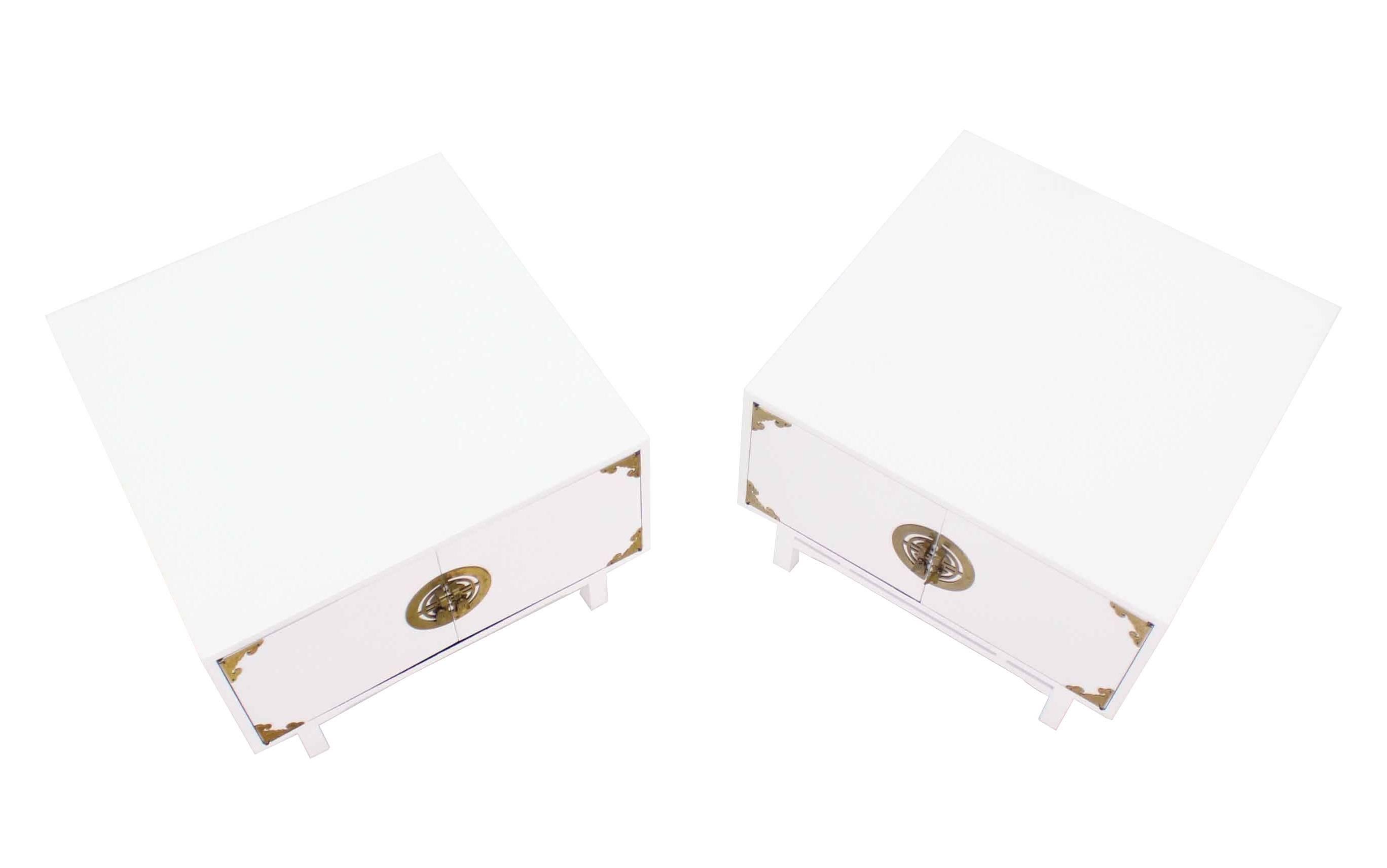 Mid-Century Modern Pair Large Square White Lacquer End Side Tables Campaign Style Brass Pulls