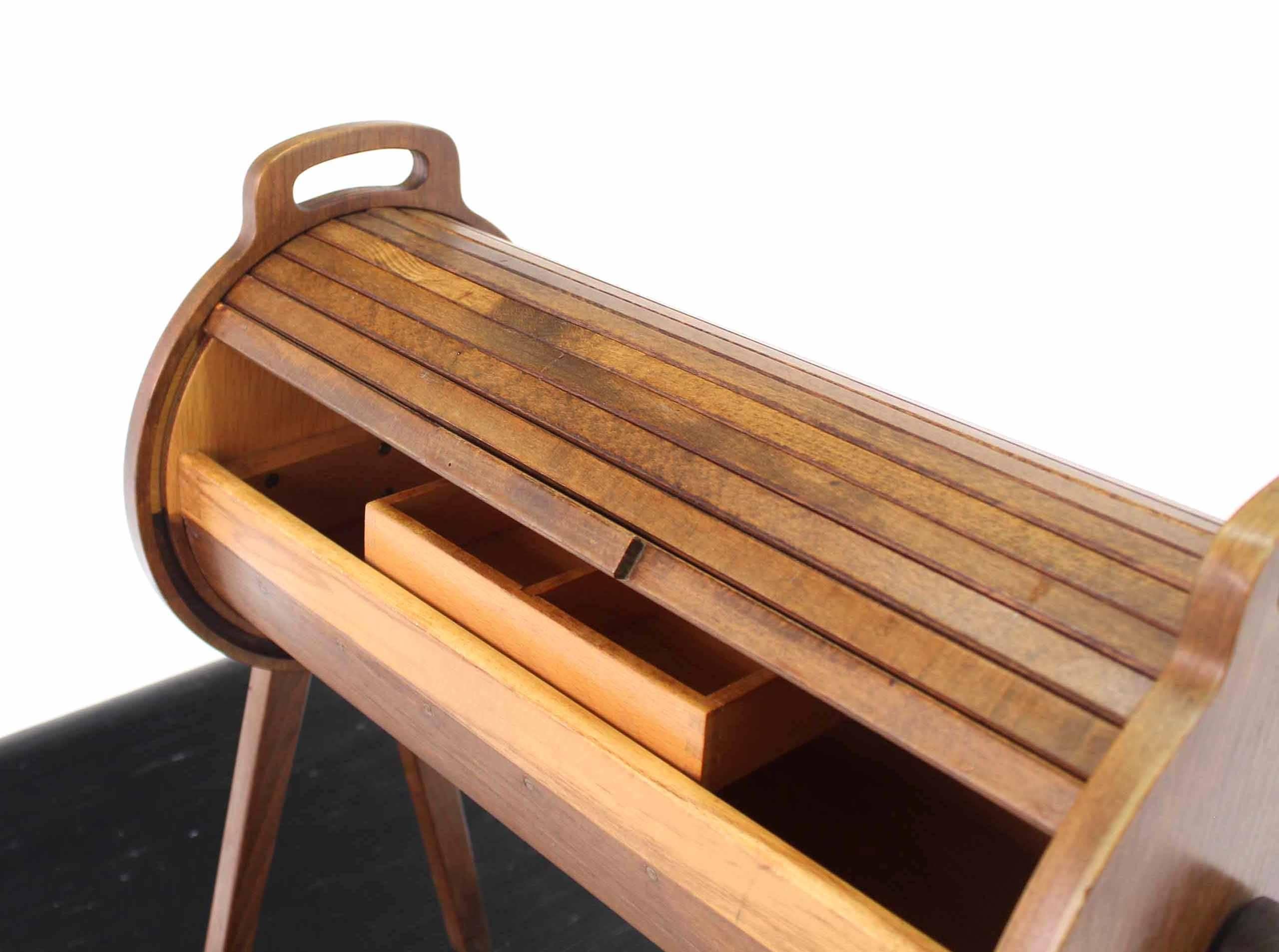 Dänischer dänischer Nähständer in Trommelform, Mid-Century Modern (20. Jahrhundert) im Angebot