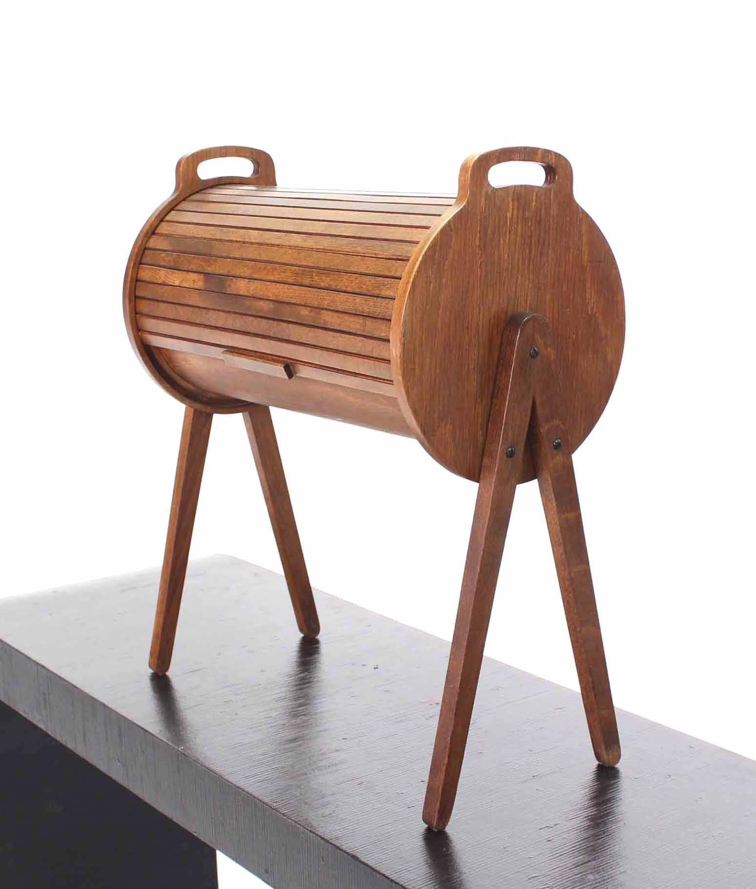 Dänischer dänischer Nähständer in Trommelform, Mid-Century Modern (Walnuss) im Angebot