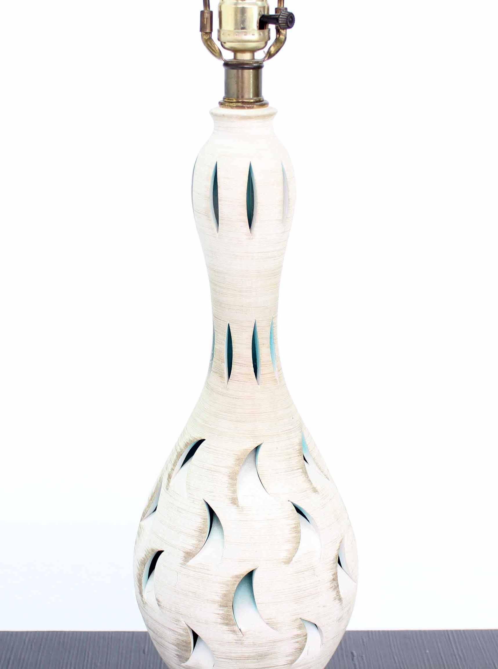 American Vase Shape Art Pottery Table Lamp on Walnut Base For Sale