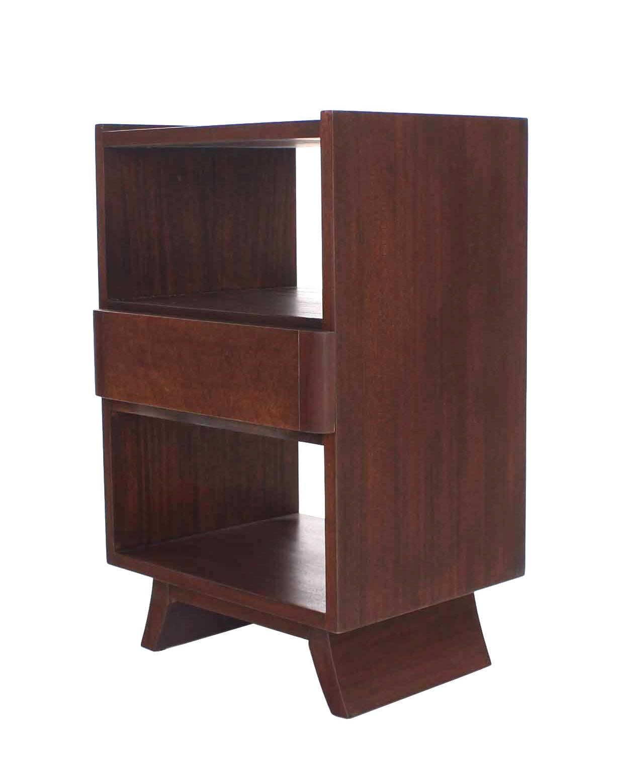 20th Century Pair of Mid-Century Modern Walnut Nightstands