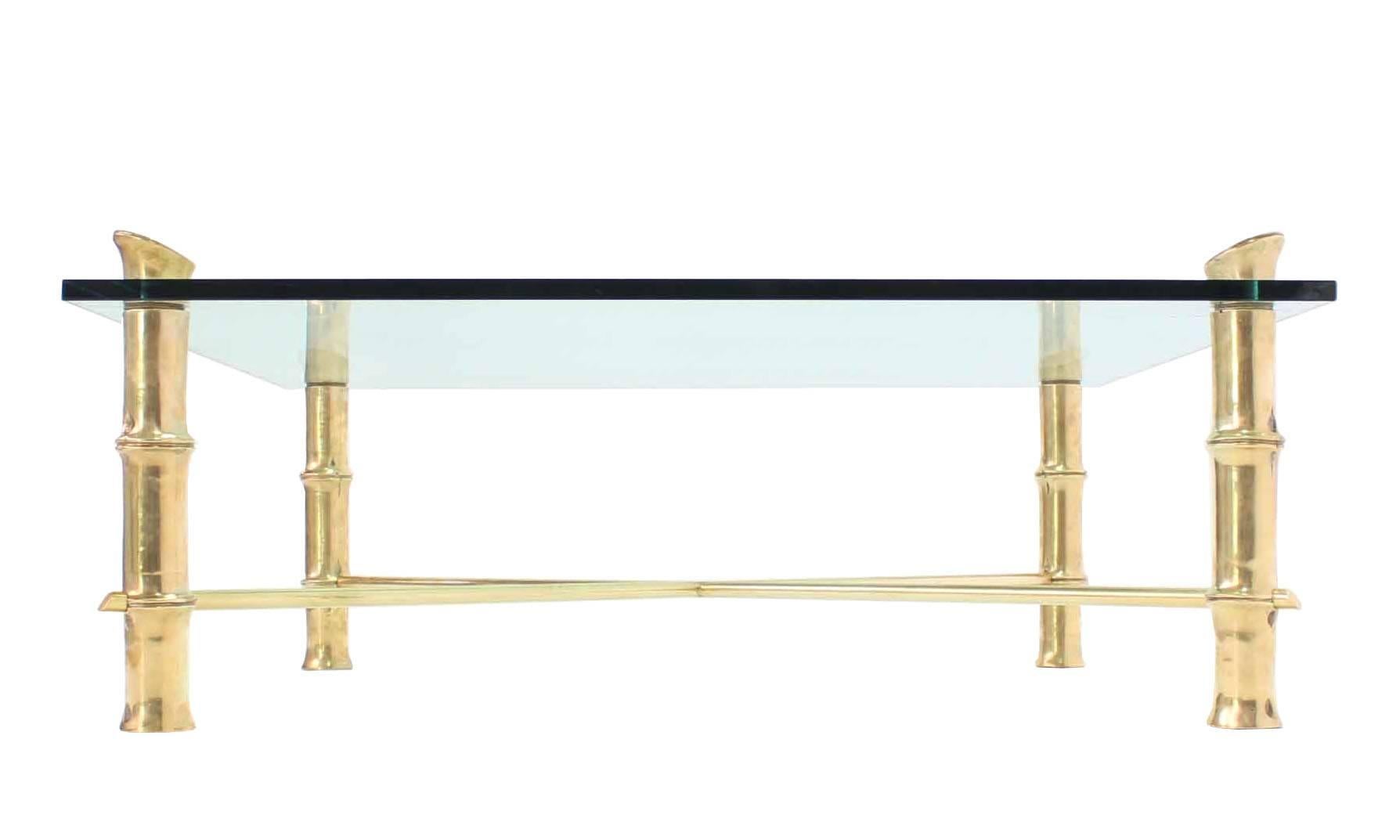 20ième siècle Grande table basse carrée à pieds en laiton massif moulé 45 x 45 cm en faux bambou en vente