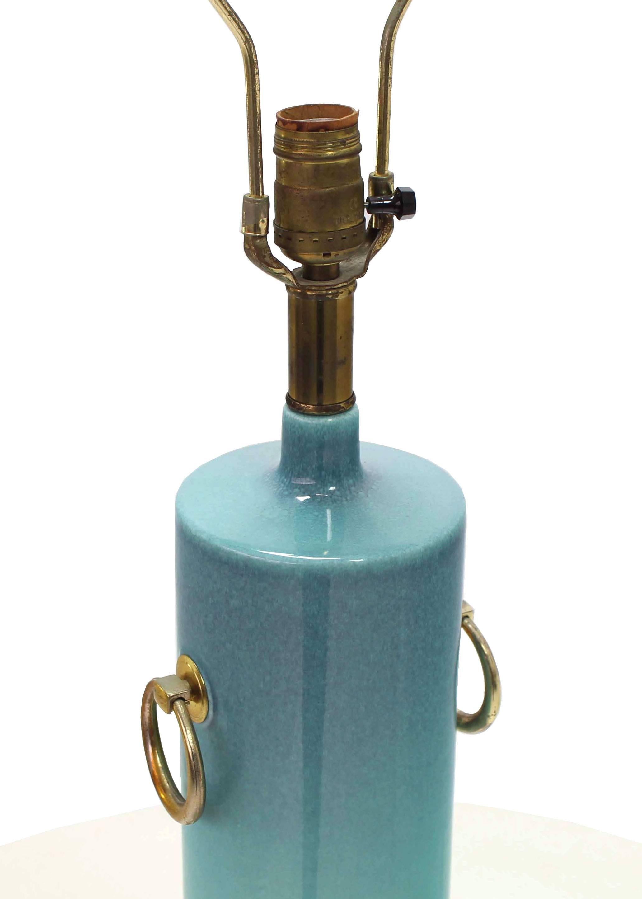 20ième siècle Lampe de bureau du milieu du siècle dernier en poterie bleue, turquoise et verre avec base en laiton en vente