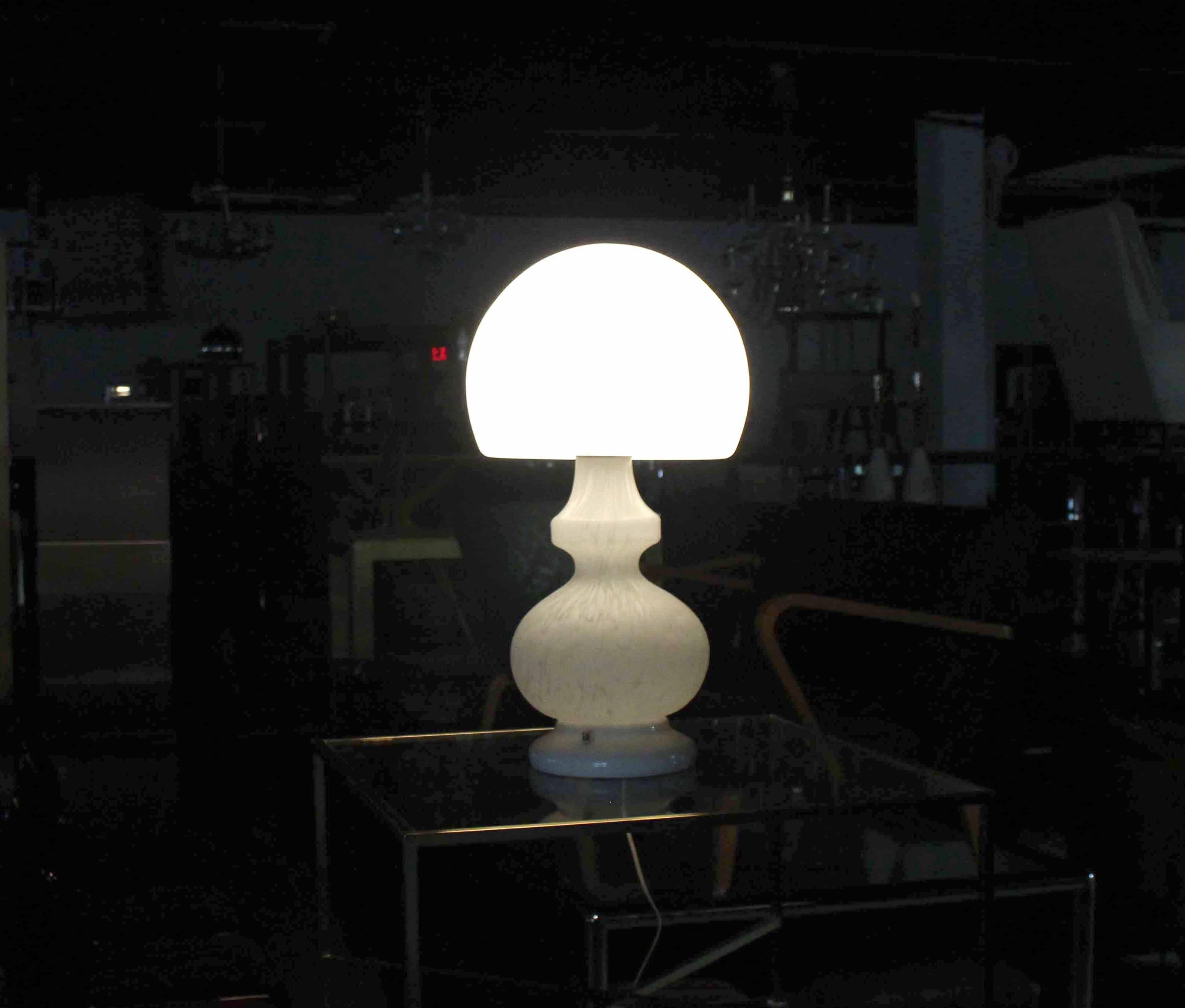 Mid-Century Modern Textured Milk Murano Glass Mushroom Table Lamp For Sale