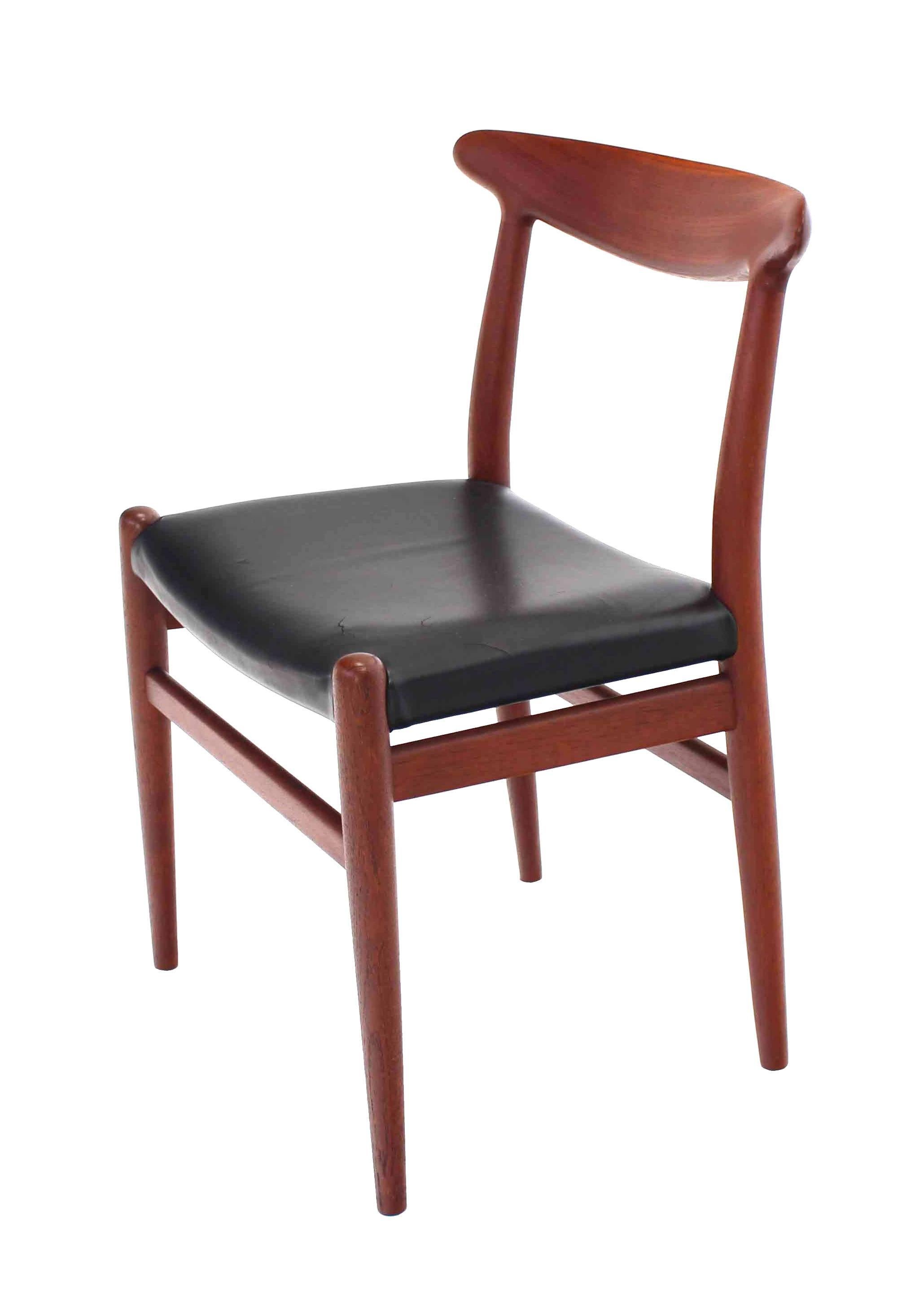 Set of Four Hans Wegner Teak Dining  Chairs Leather Upholstery For Sale 3