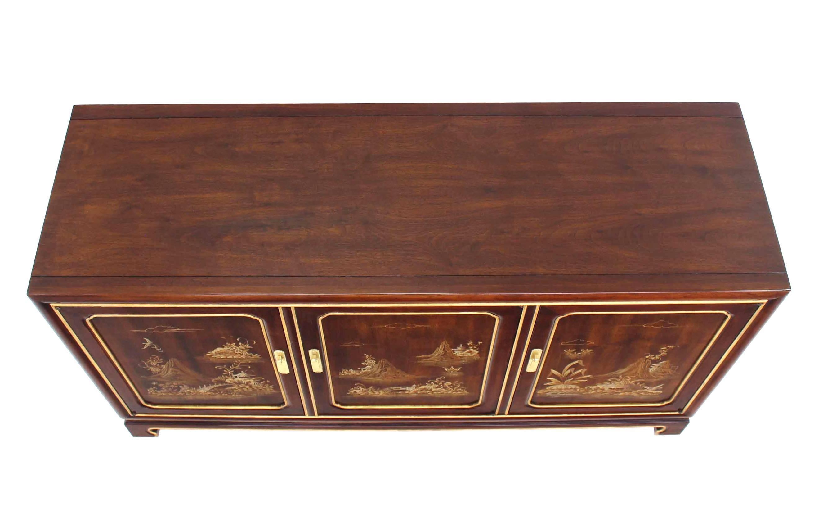 Pair of Oriental Motive Cabinets In Excellent Condition In Rockaway, NJ
