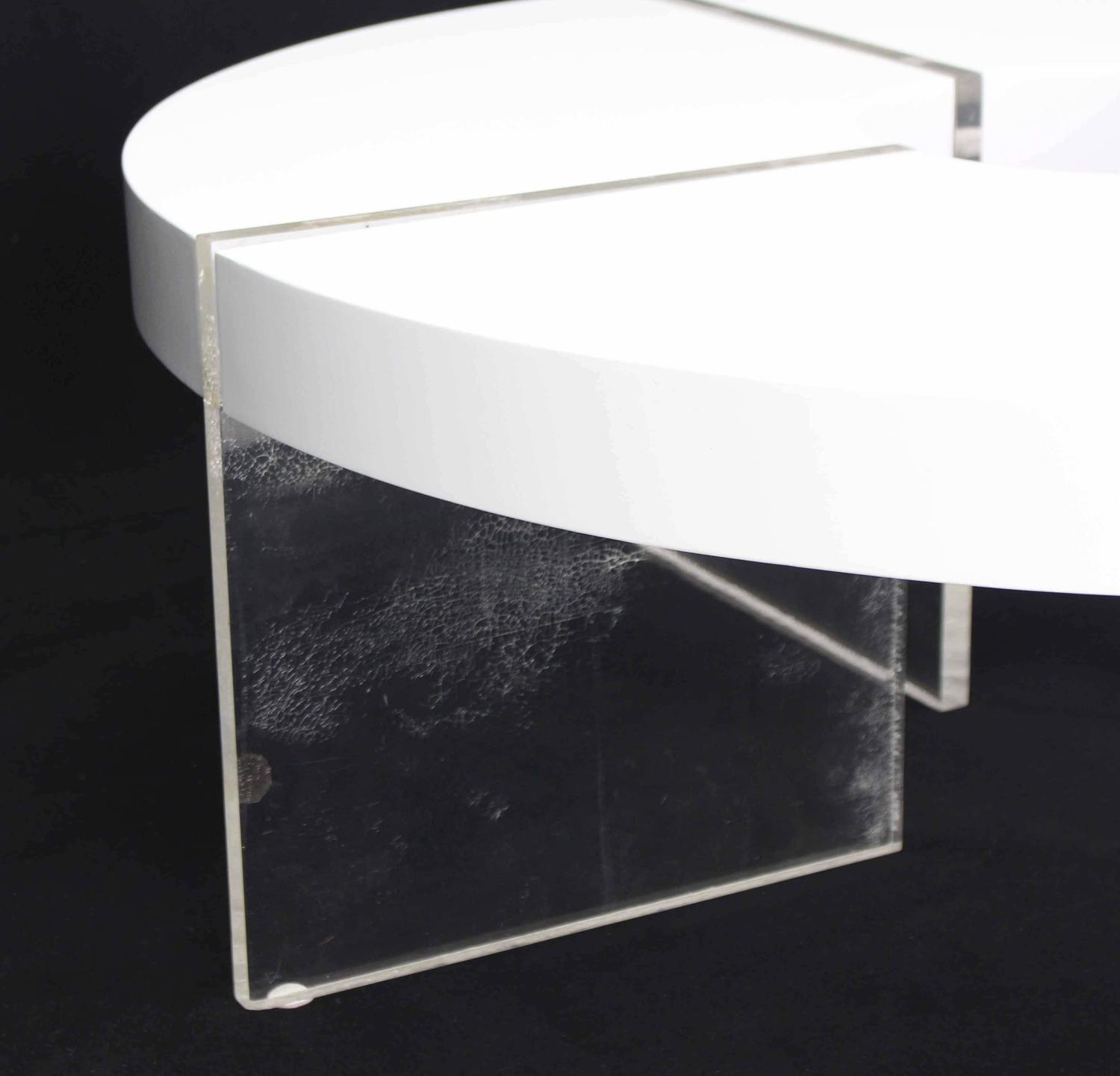 Round Circle White Lacquer Lucite Coffee Table For Sale at 1stdibs