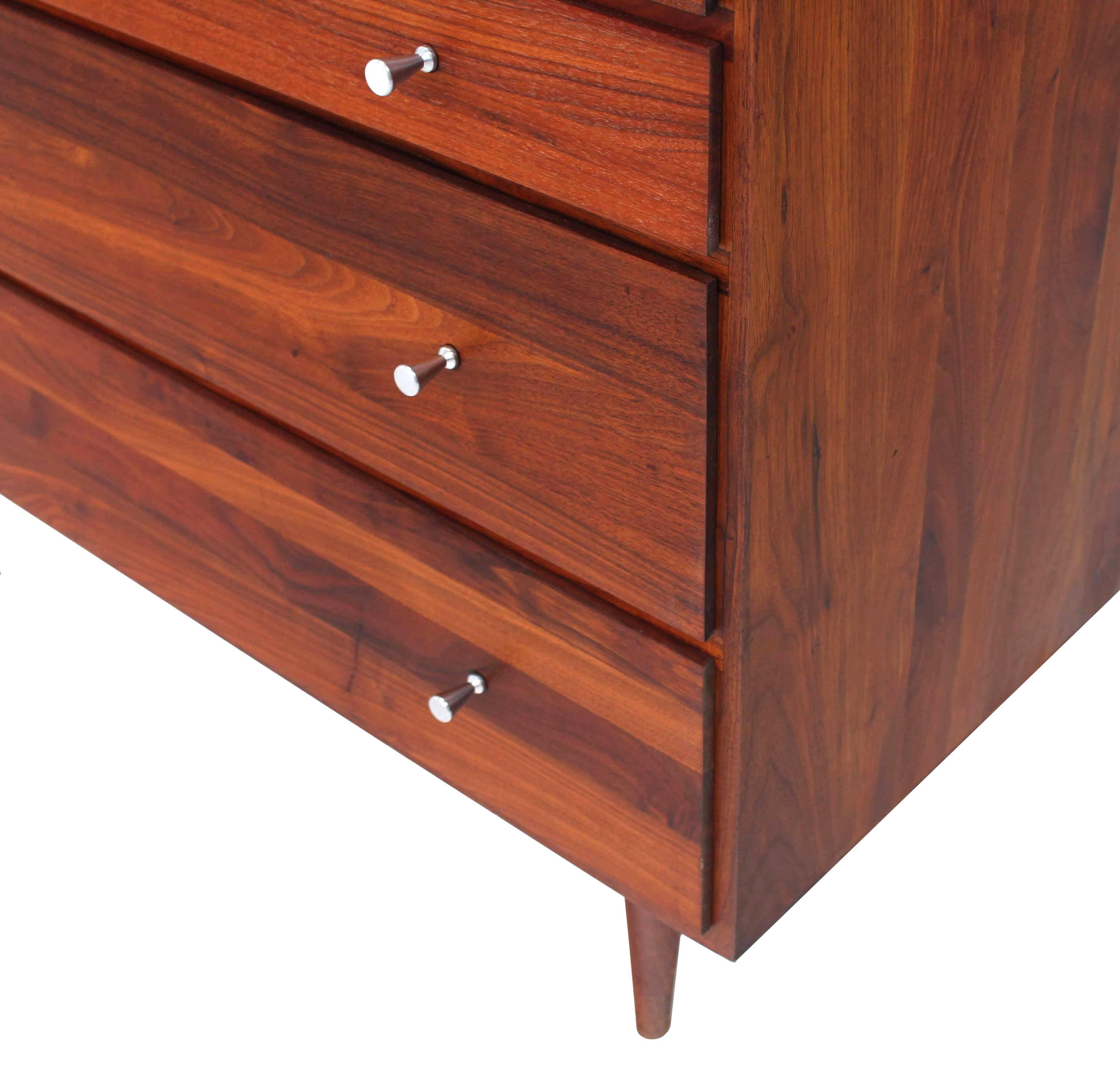 Mid Century Modern Solid Walnut Four Drawer Dresser In Good Condition In Rockaway, NJ