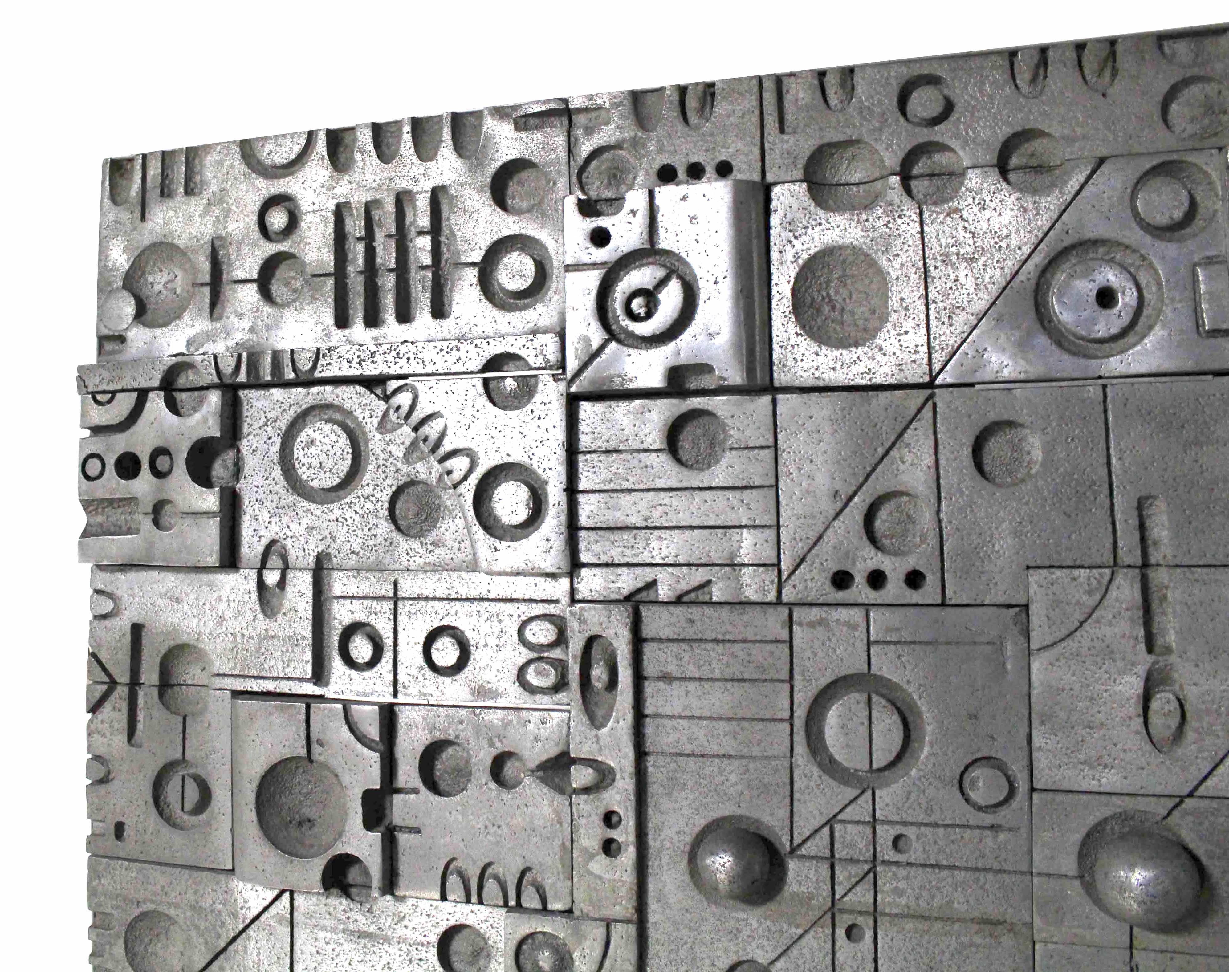 Große Wandtafel aus Metallguss Vivid Details Puzzle Secret Door (amerikanisch) im Angebot