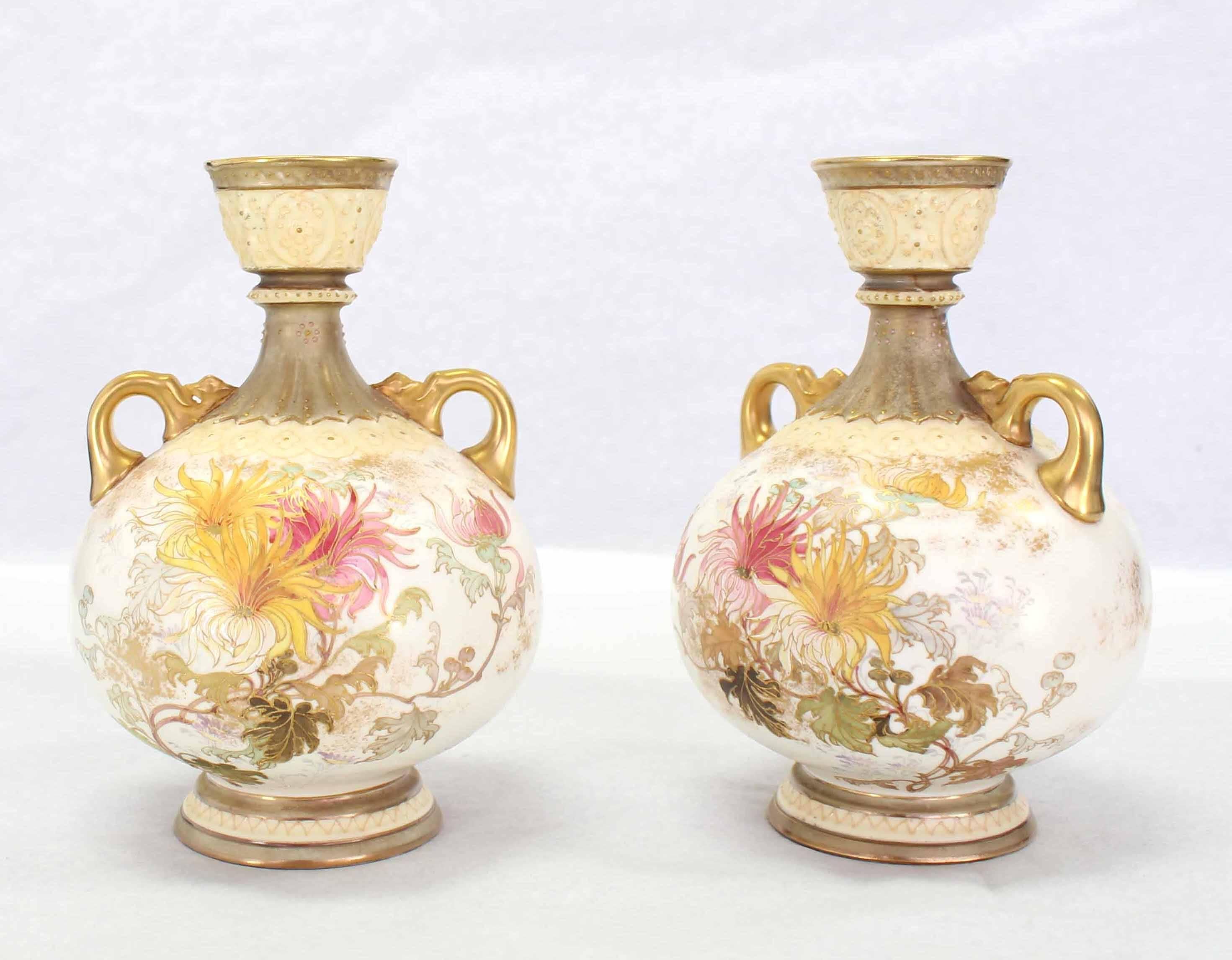 Paar Royal Worcester-Porzellanvasen im Angebot 4