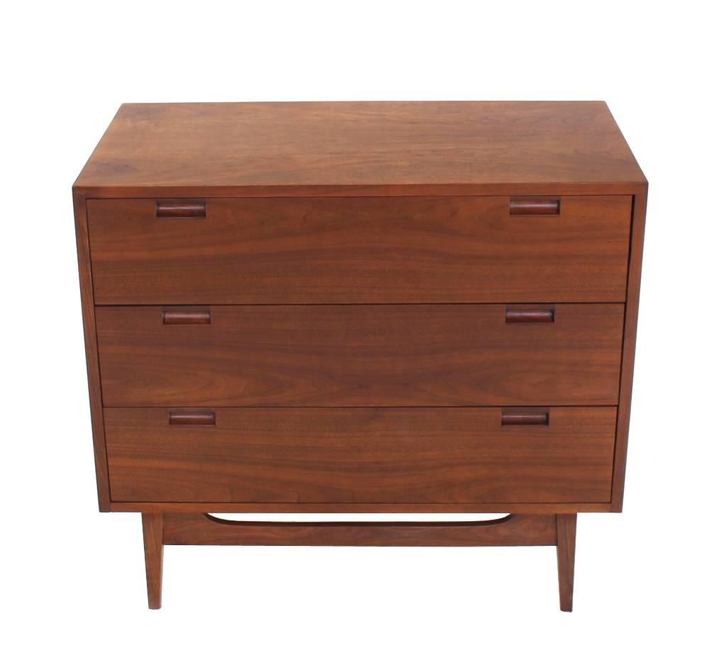High quality nice design three-drawer walnut bachelor chest.