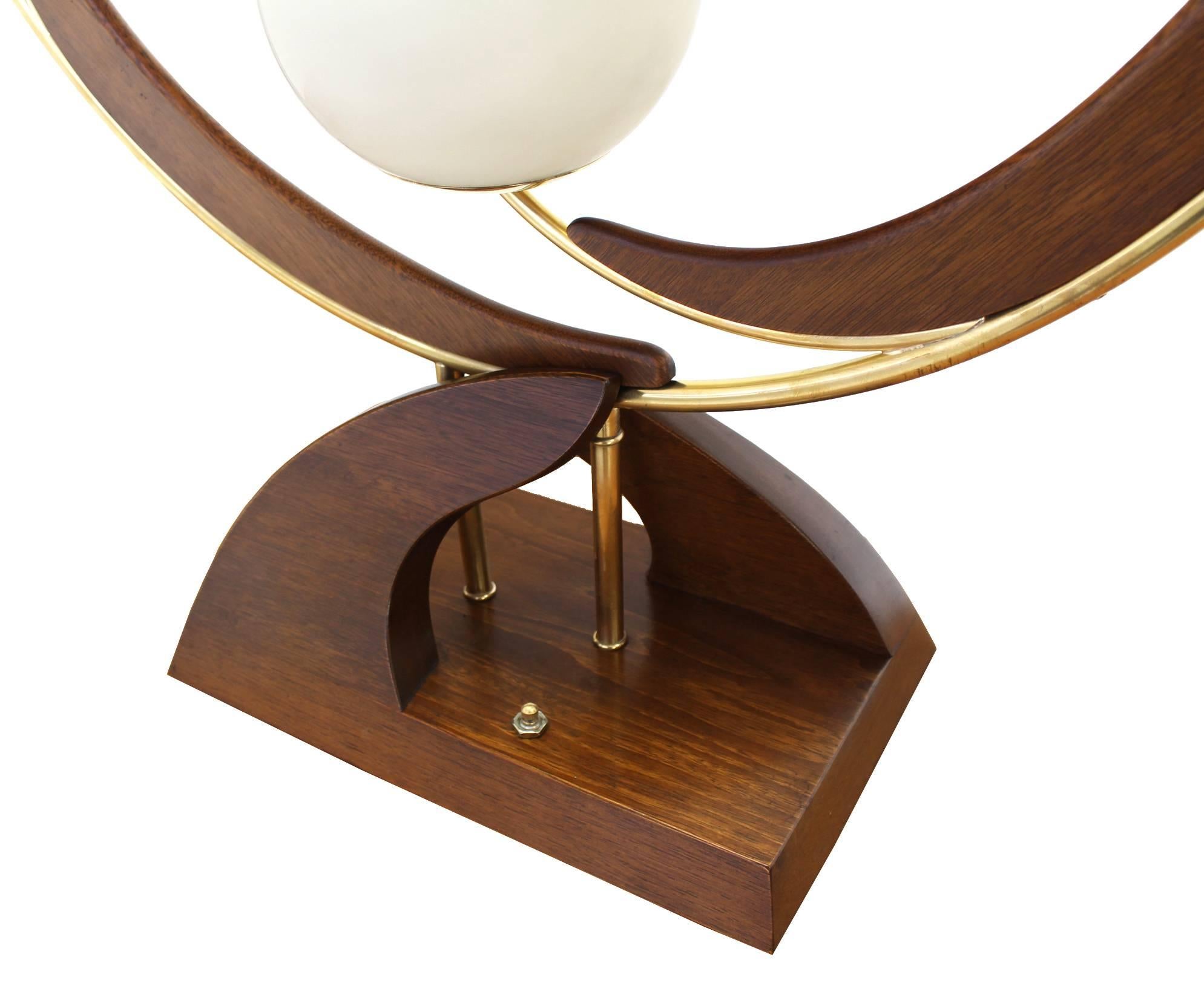 Mid-Century Modern Very Unusual Circular Shape Table Lamp Four Frosrted Glass Shades Globes