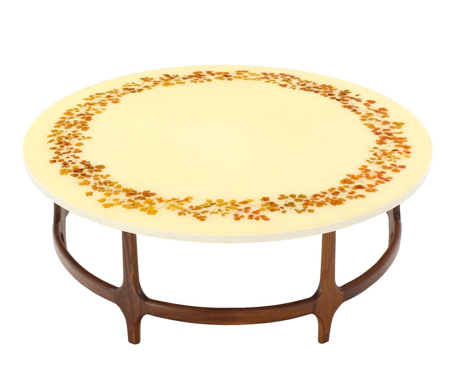 Very nice Mid-Century Modern decorative top round coffee table.
