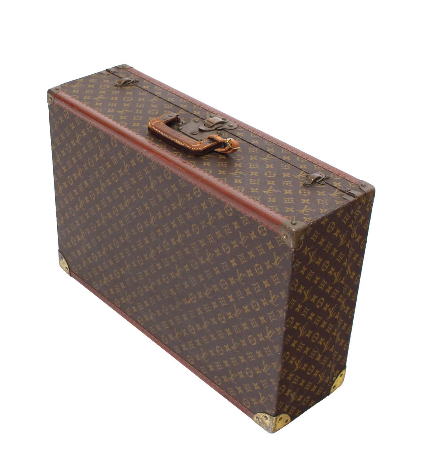 Nice Louis Vuitton suite case. Very good vintage condition.