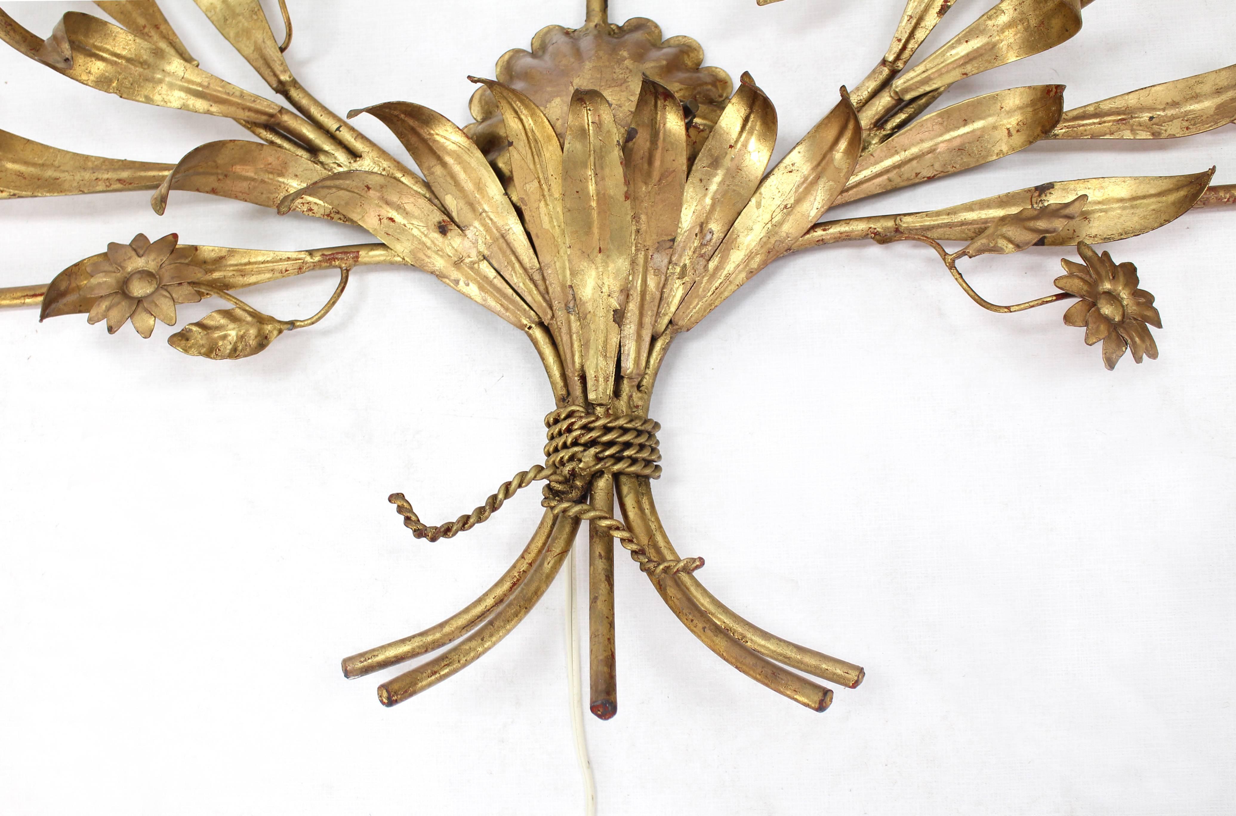 Gilded Metal Leaf and Flower Wall Sconce Light Fixture For Sale 1