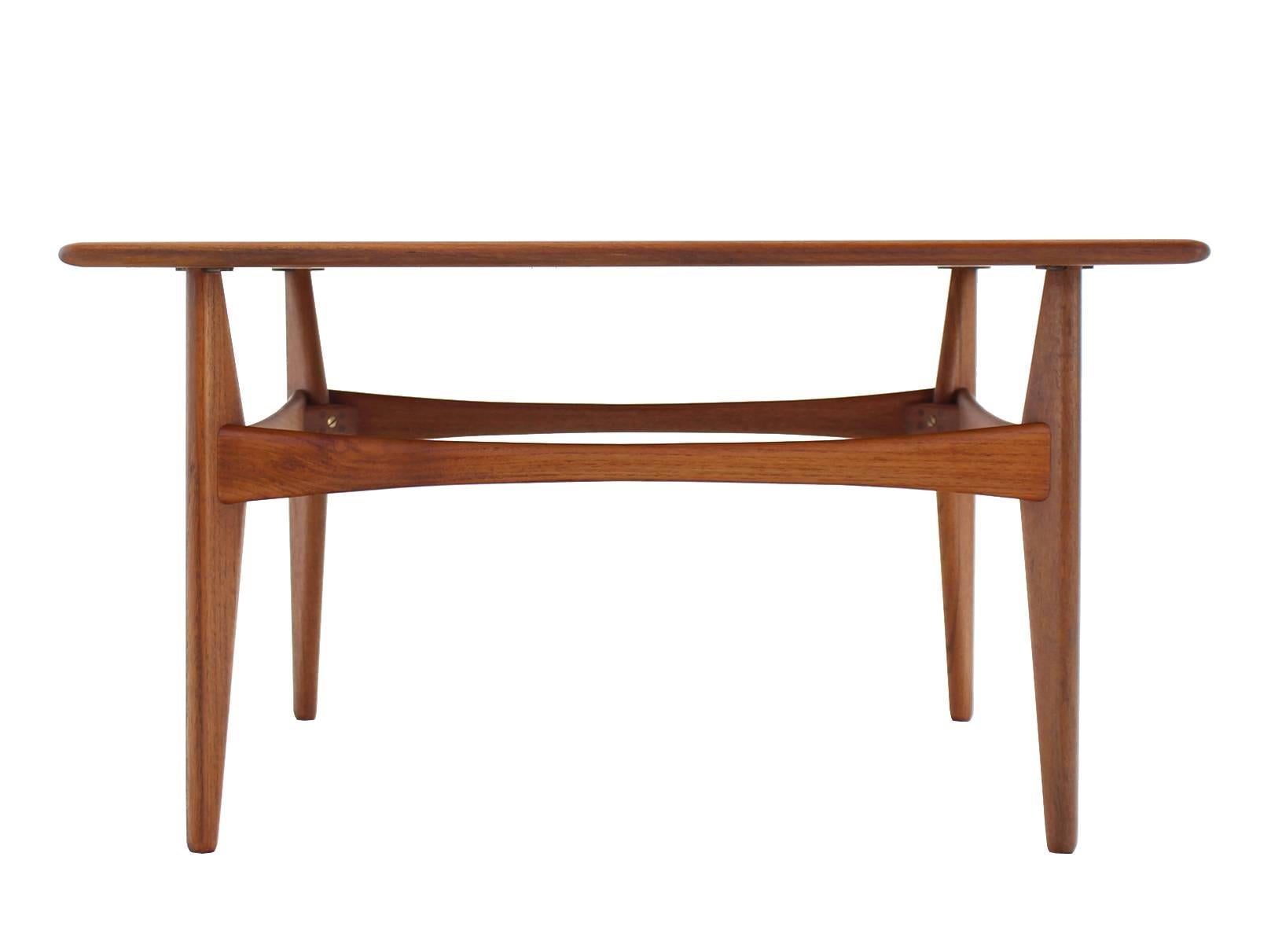 Danish Mid-Century Modern Teak Square Coffee Side Table In Excellent Condition For Sale In Rockaway, NJ