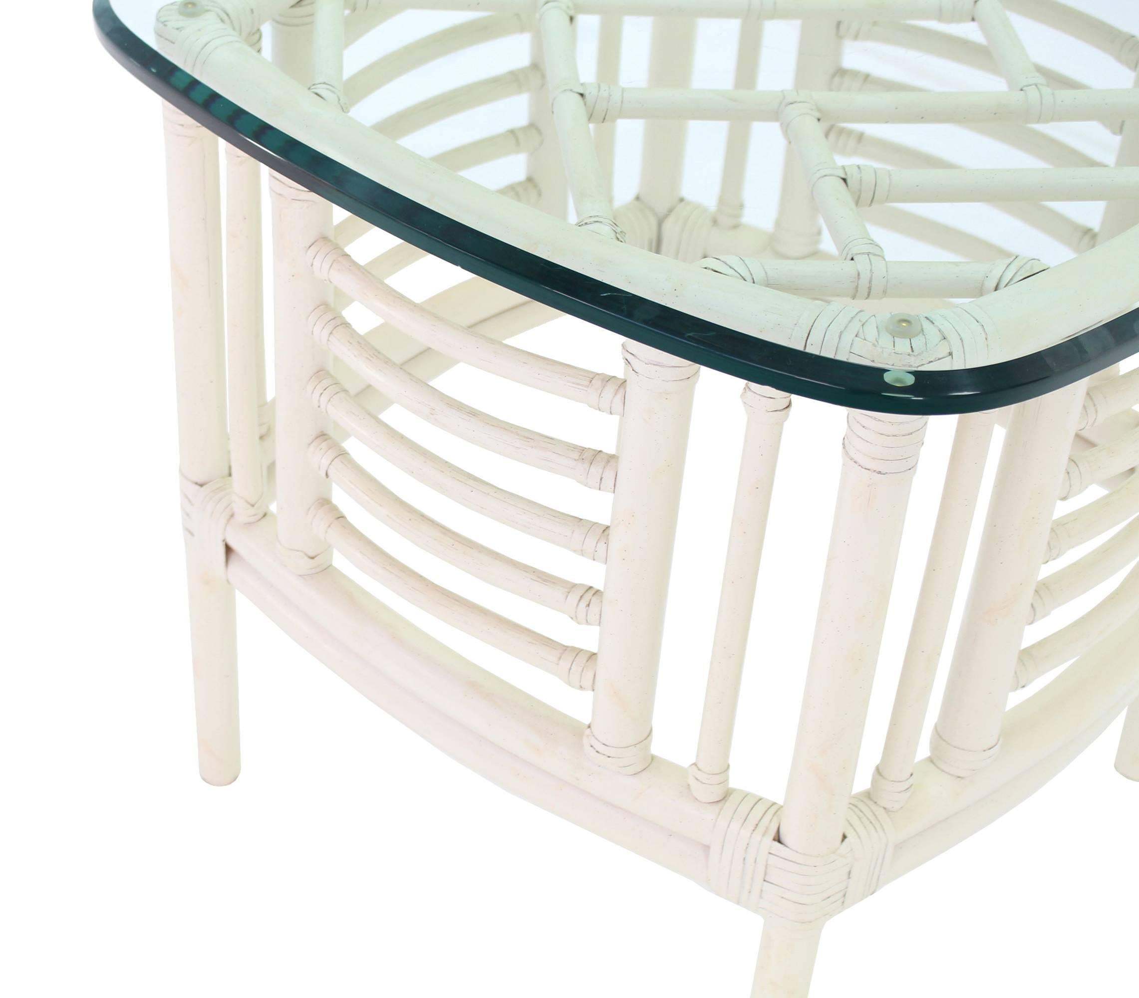 Pair of White Rattan Glass Top Mid-Century Modern Side Tables In Excellent Condition For Sale In Rockaway, NJ