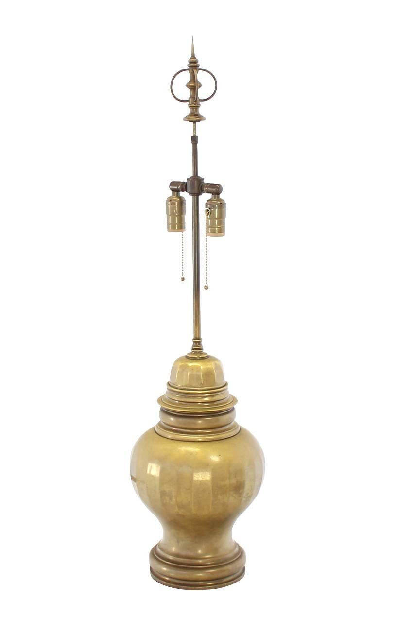 Vintage Brass Base Table Lamp In Excellent Condition For Sale In Rockaway, NJ