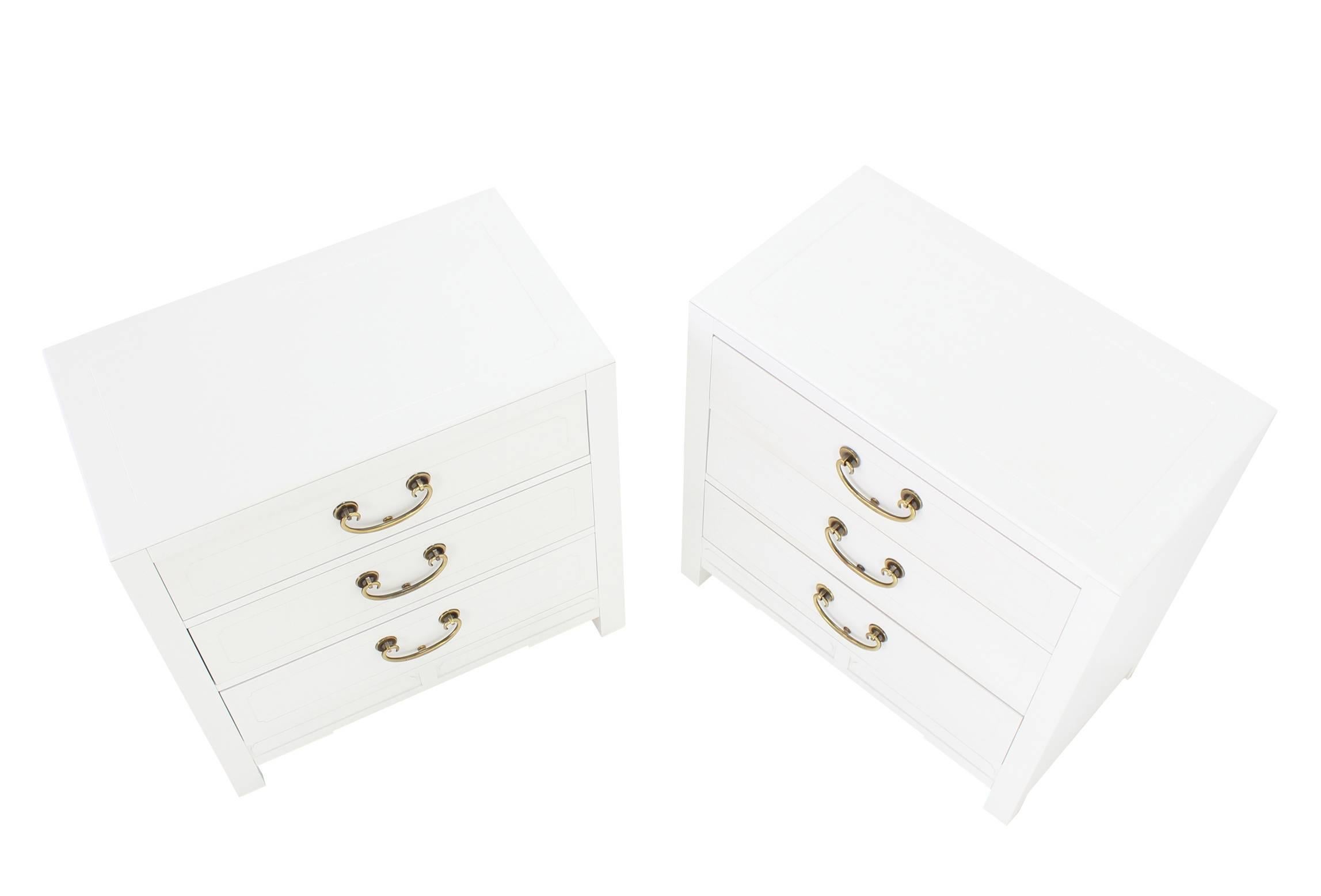 Américain Paire de poignées en laiton laqué blanc pour commodes ou commodes en vente