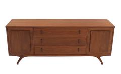 Skulpturale Beine Mid Century Modern Nussbaum Kommode Credenza