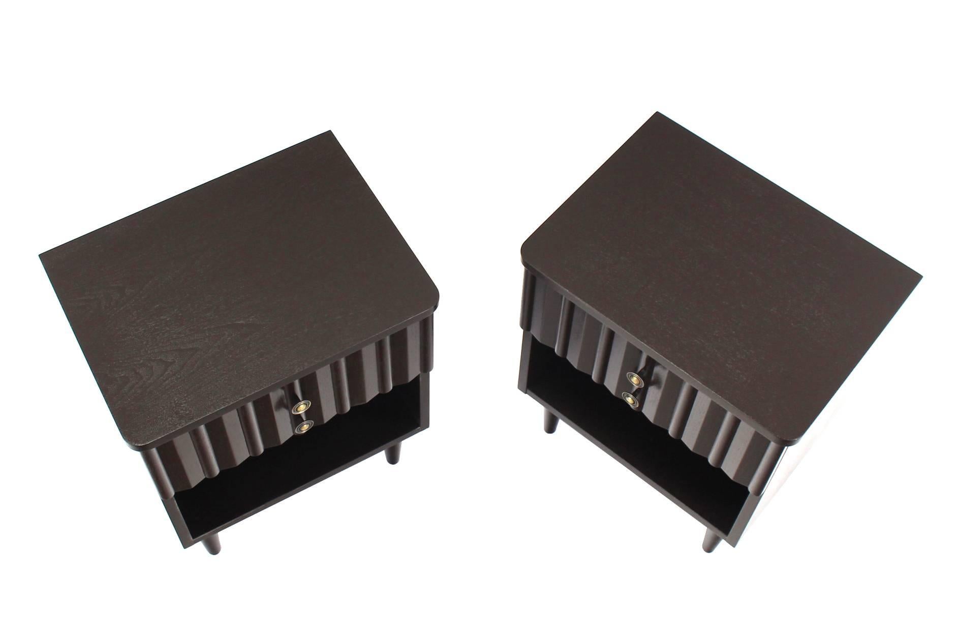 Pair of Ebonized Mid Century Modern Ebonized End Side Tables In Excellent Condition In Rockaway, NJ