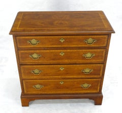 Commode « Bachelor » Henredon à 4 tiroirs, avec pieds Chippendale à entretoises, en parfait état !
