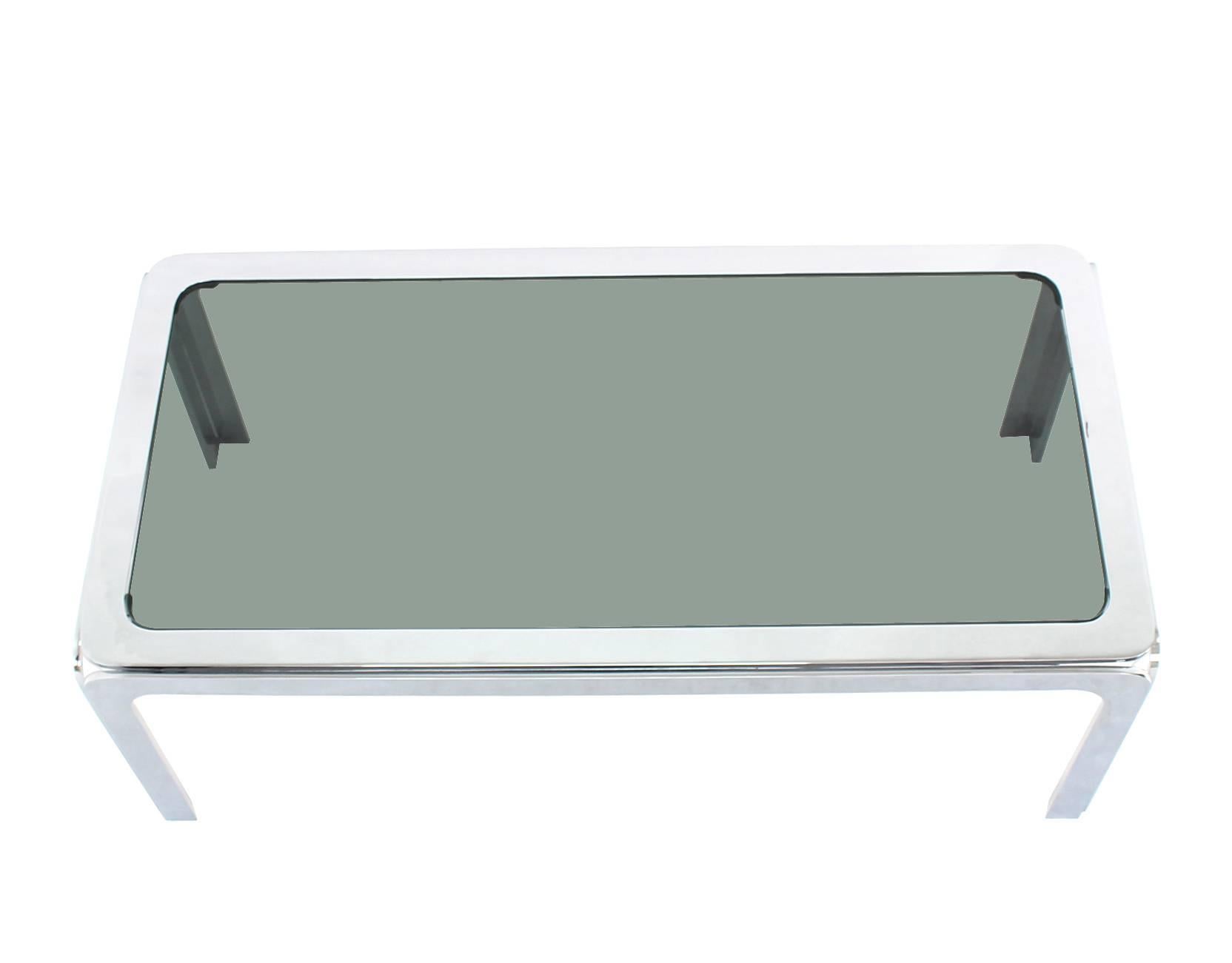 Poli Table basse rectangulaire en chrome et plateau en verre fumé en vente
