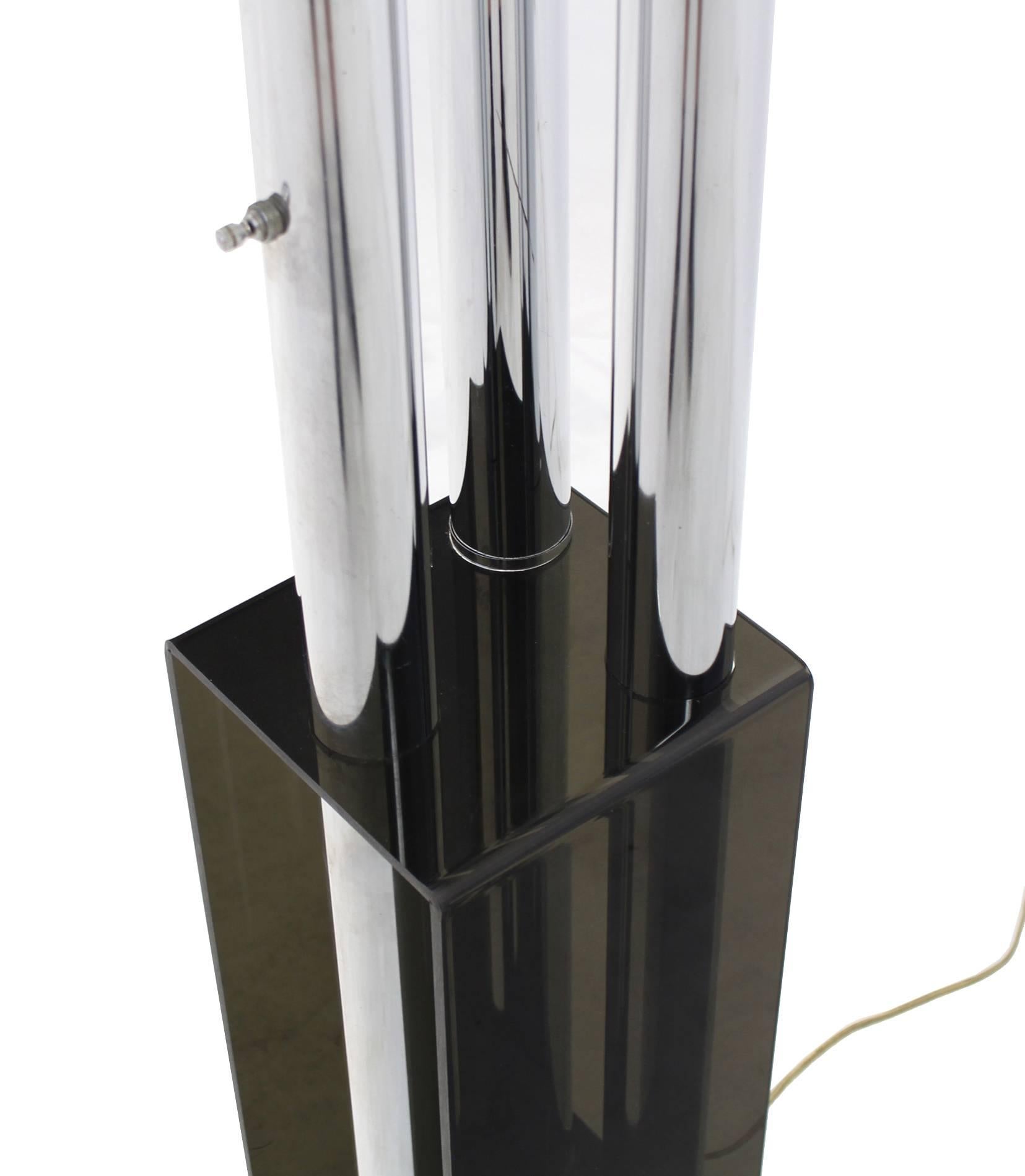 American Mid-Century Modern Lucite and Chrome Table Lamp For Sale