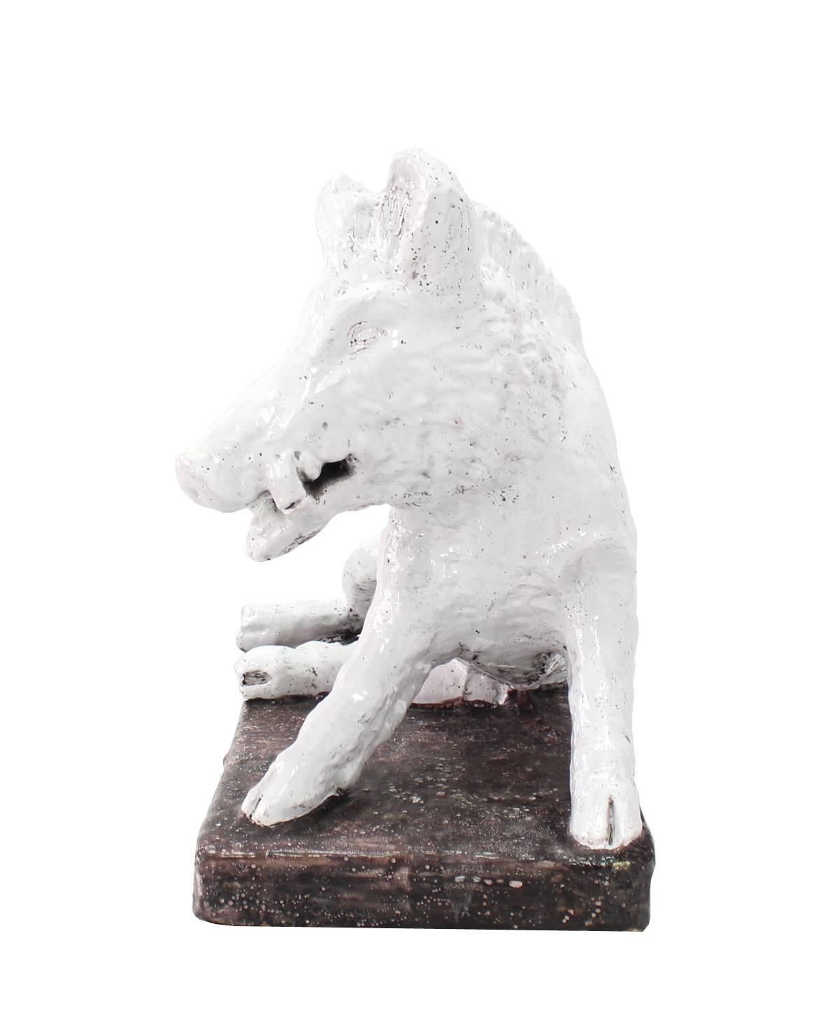 Mid-Century moderno Grande scultura in ceramica smaltata a fuoco raffigurante un cinghiale in vendita