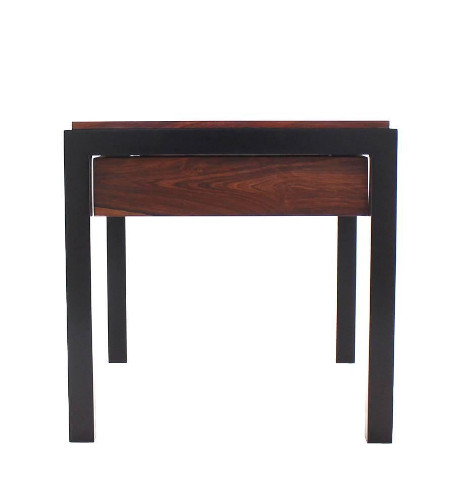 Mid-Century Modern Rosewood Ebonised Legs End or Side Table For Sale 2