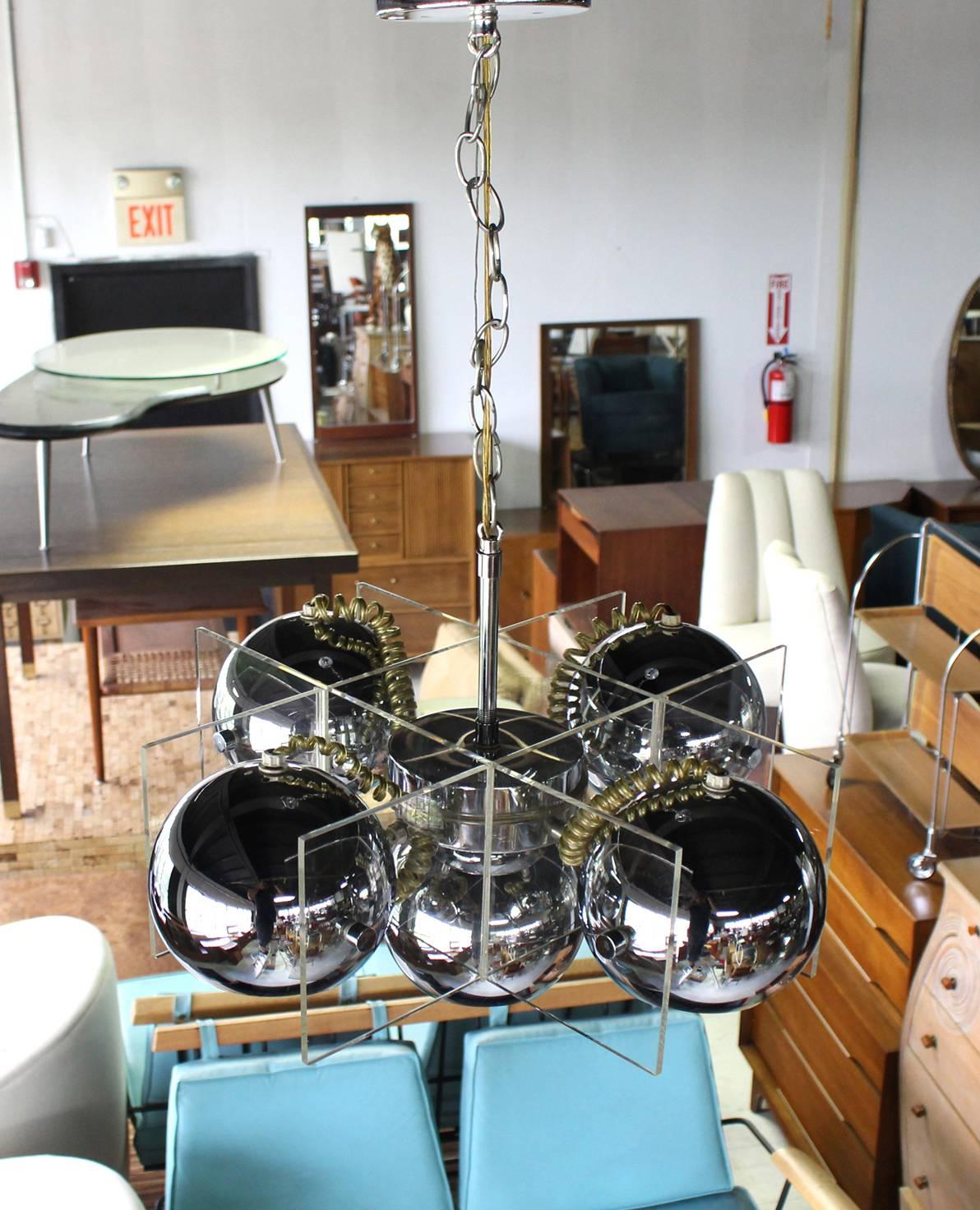 Very nice Mid-Century Modern Lucite and chrome globes light fixture.