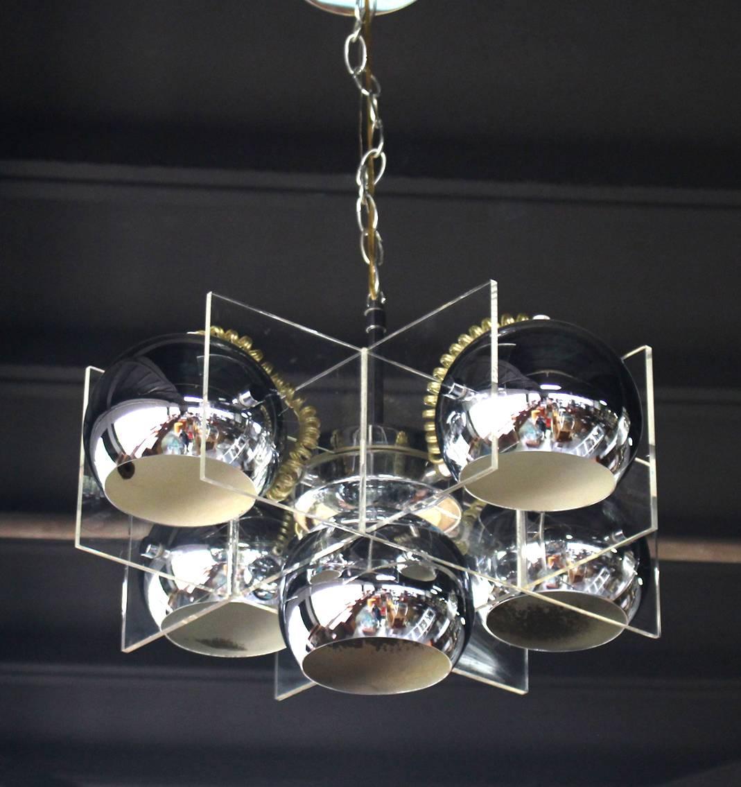 Lucite- und Chromkuppeln Mid-Century Modern-Leuchte (Moderne der Mitte des Jahrhunderts) im Angebot