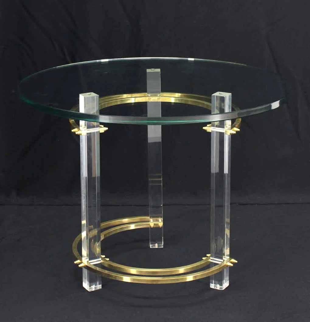 Very nice round Mid-Century Modern side pedestal display table.