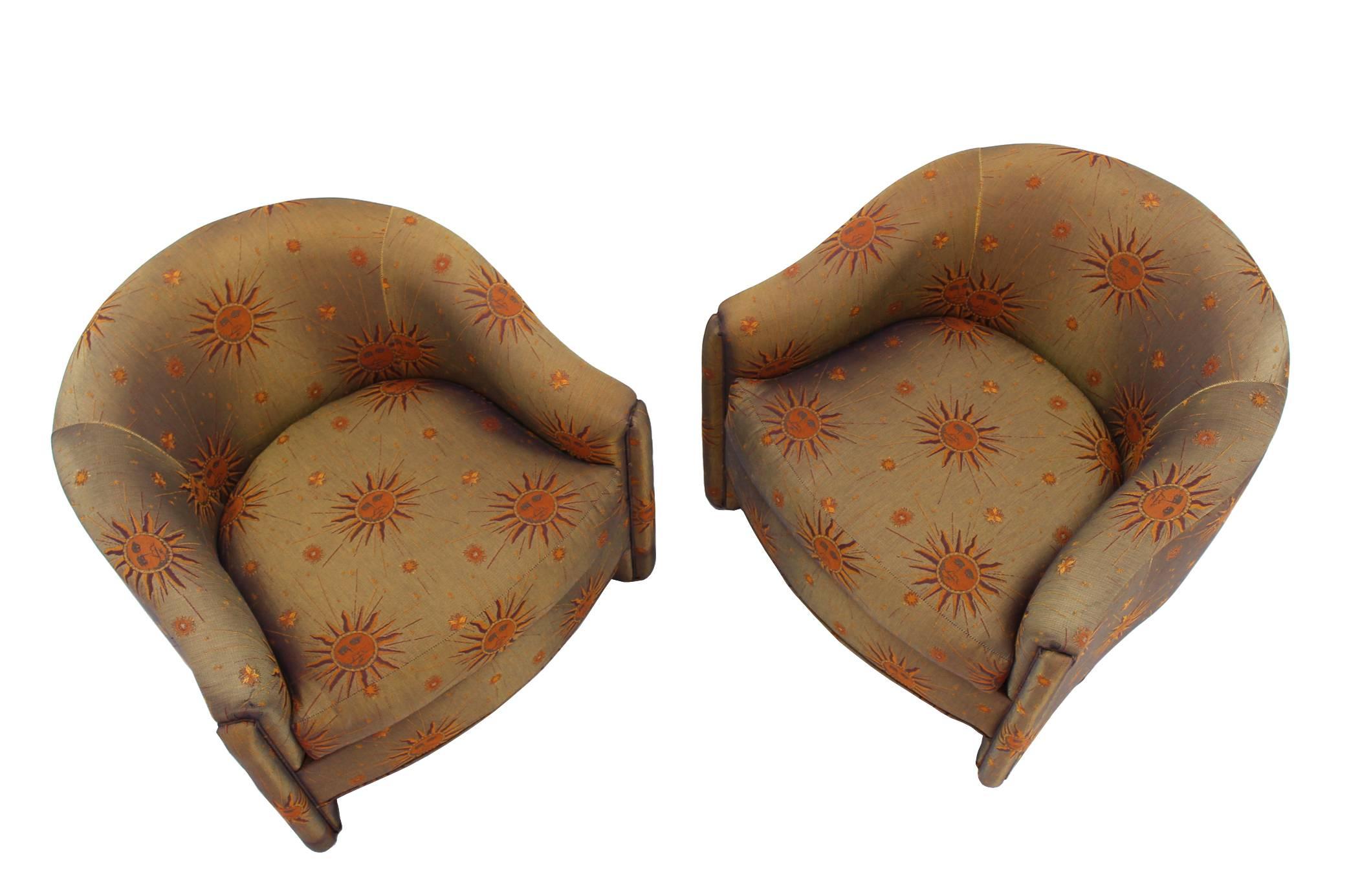 Pair of Barrel Back Mid-Century Modern Lounge Chairs In Excellent Condition For Sale In Rockaway, NJ