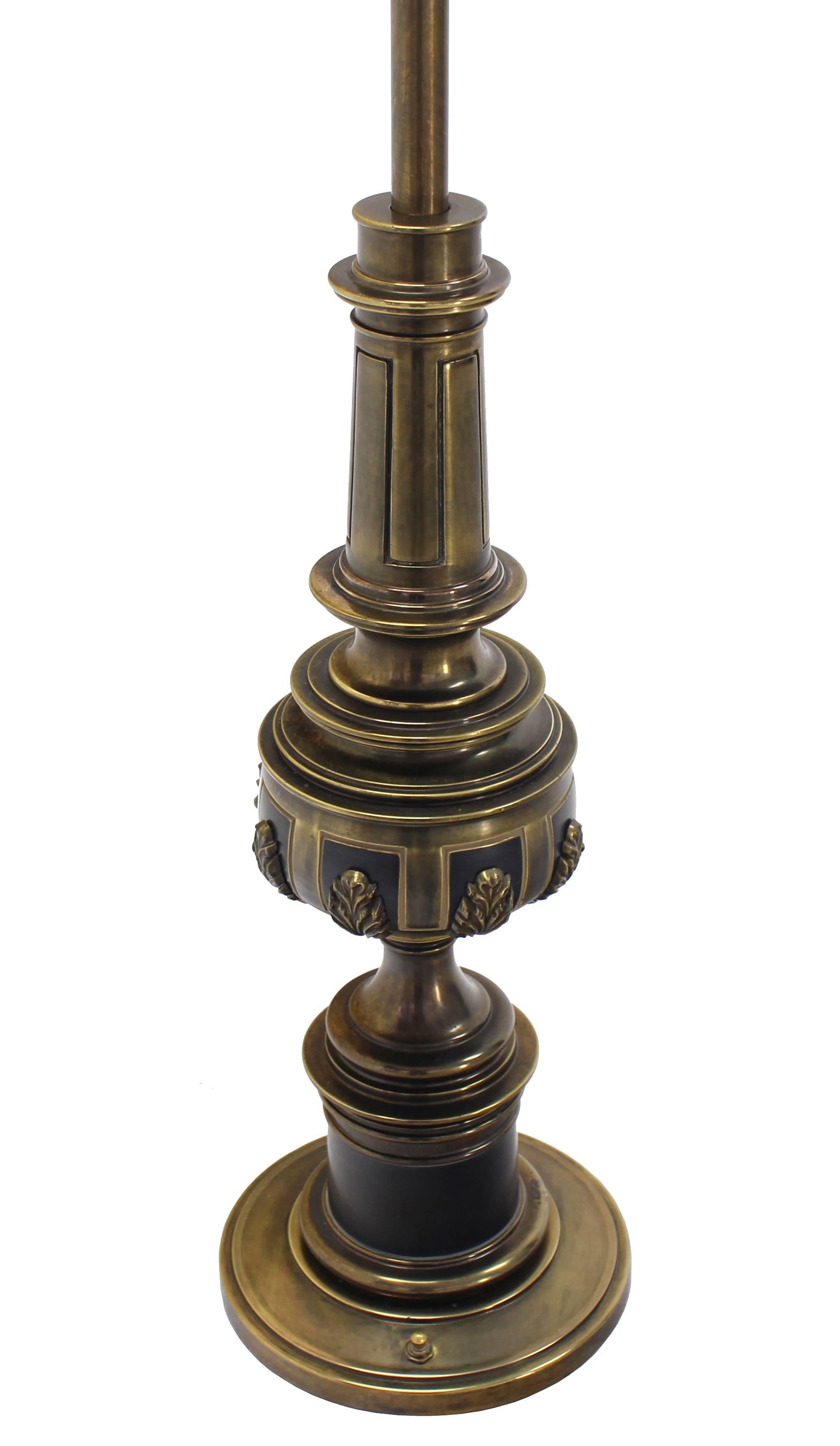 Moderne Mid-Century-Tischlampe von Stiffel (Moderne der Mitte des Jahrhunderts) im Angebot