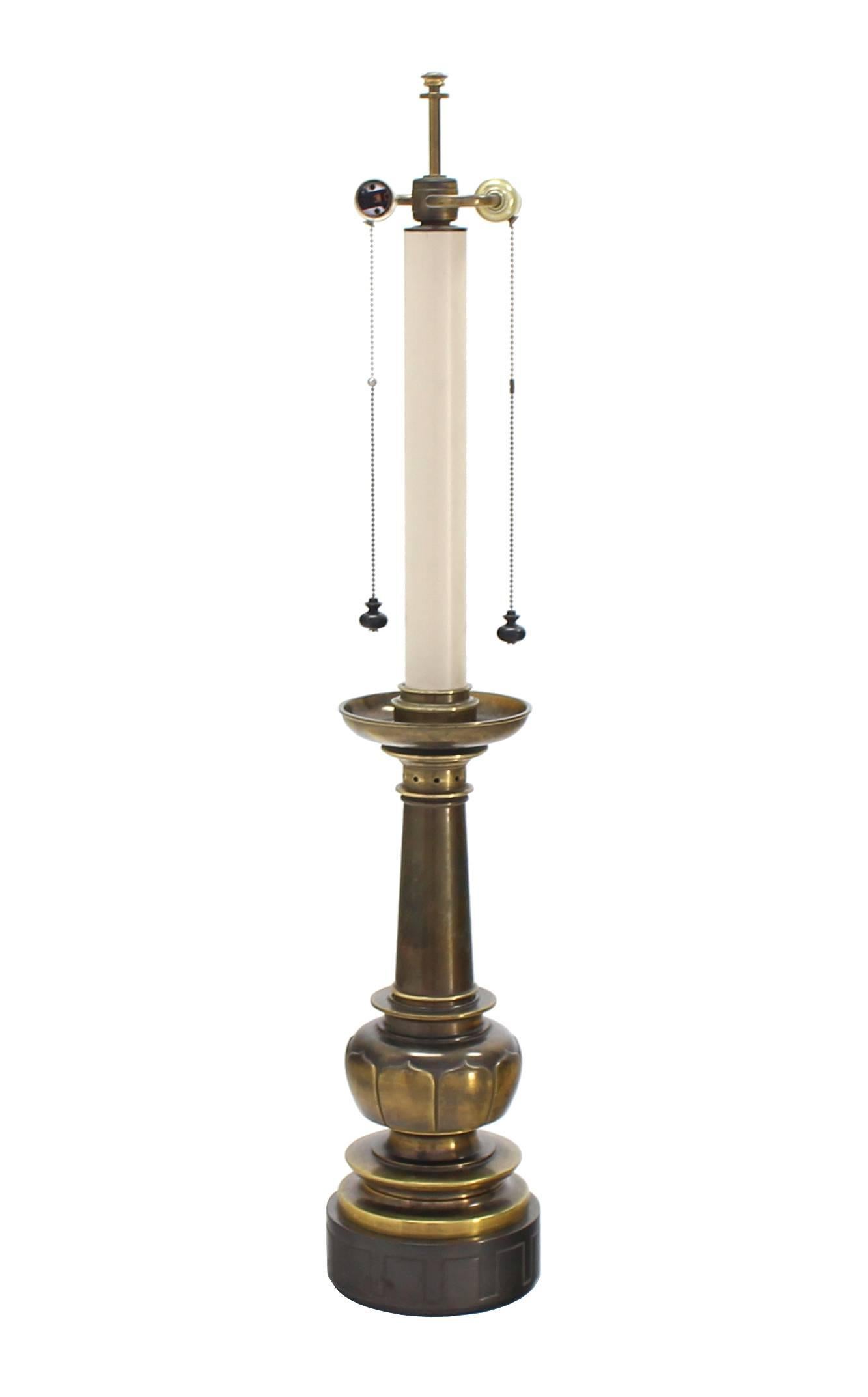 Mid-Century Brass Lotus Motif Table Lamp In Excellent Condition For Sale In Rockaway, NJ