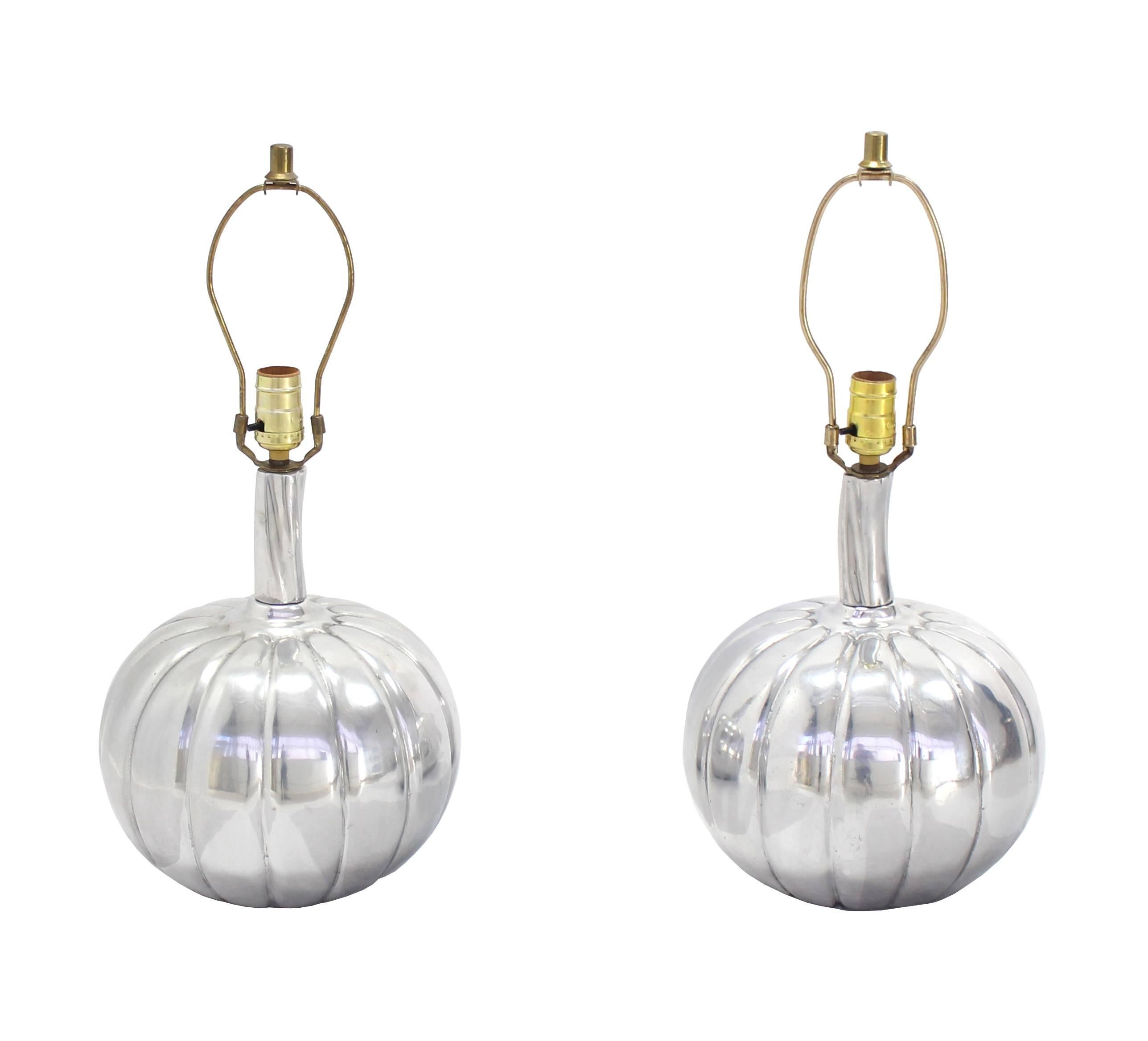 20th Century Pair of Stunning Metal Pumpkin Shape Table Lamps For Sale